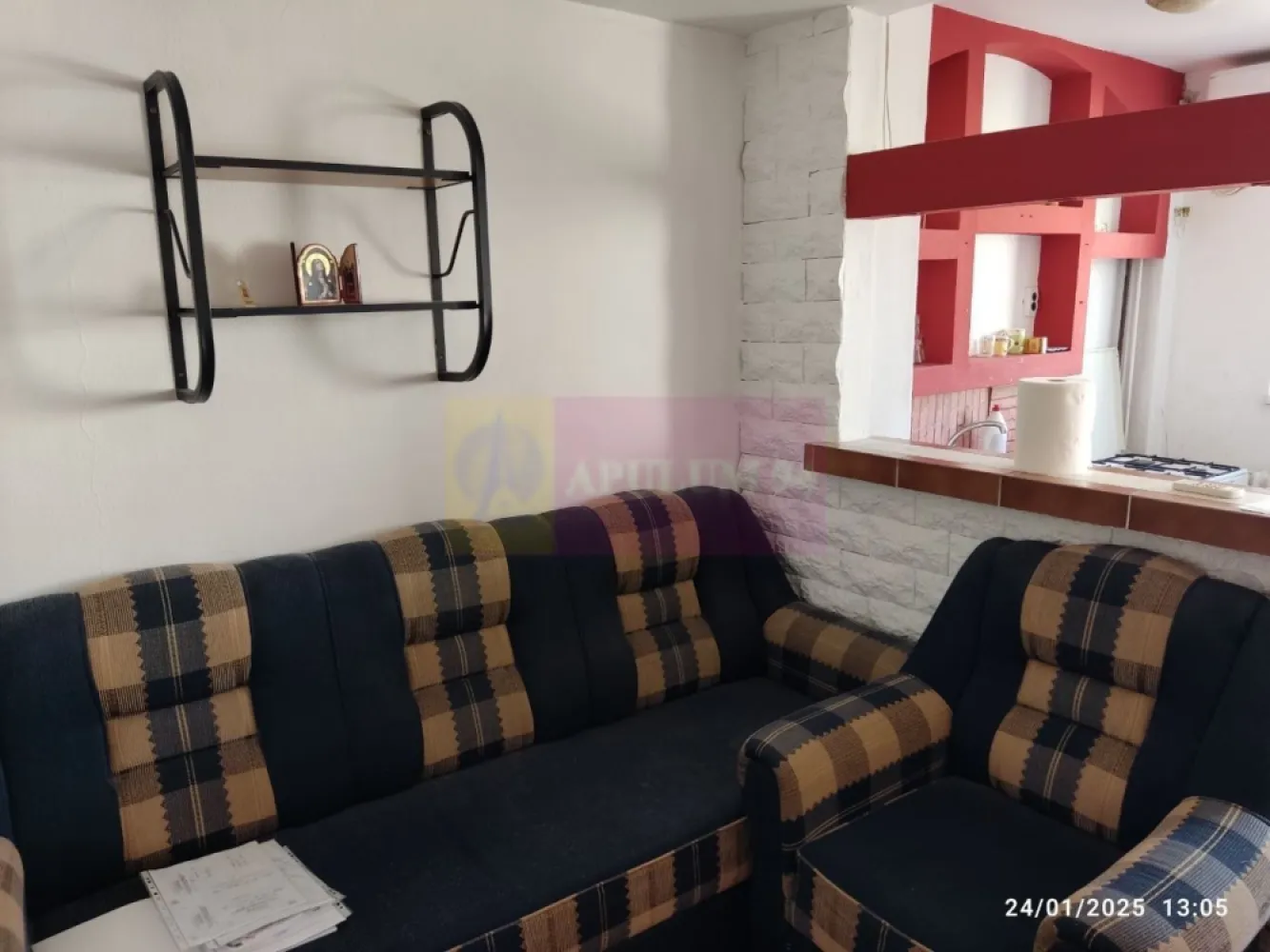 Garsoniera Vitan- zona Auchan. - Compania imobiliara Apulum 94 va propune spre vanzare o garsoniera situata in zona Calea Vitan- in apropoere de Auchan.
Este situata intr-un bloc de garsoniere si are vedere spate, ceea ce confera mai multa liniste. 
Interiorul este semirenovat, cu gresie, faianta, termopan.
Pentru vizionare si alte detalii nu ezitati sa ma contactati e nr 0733683446- Laura Ionescu.