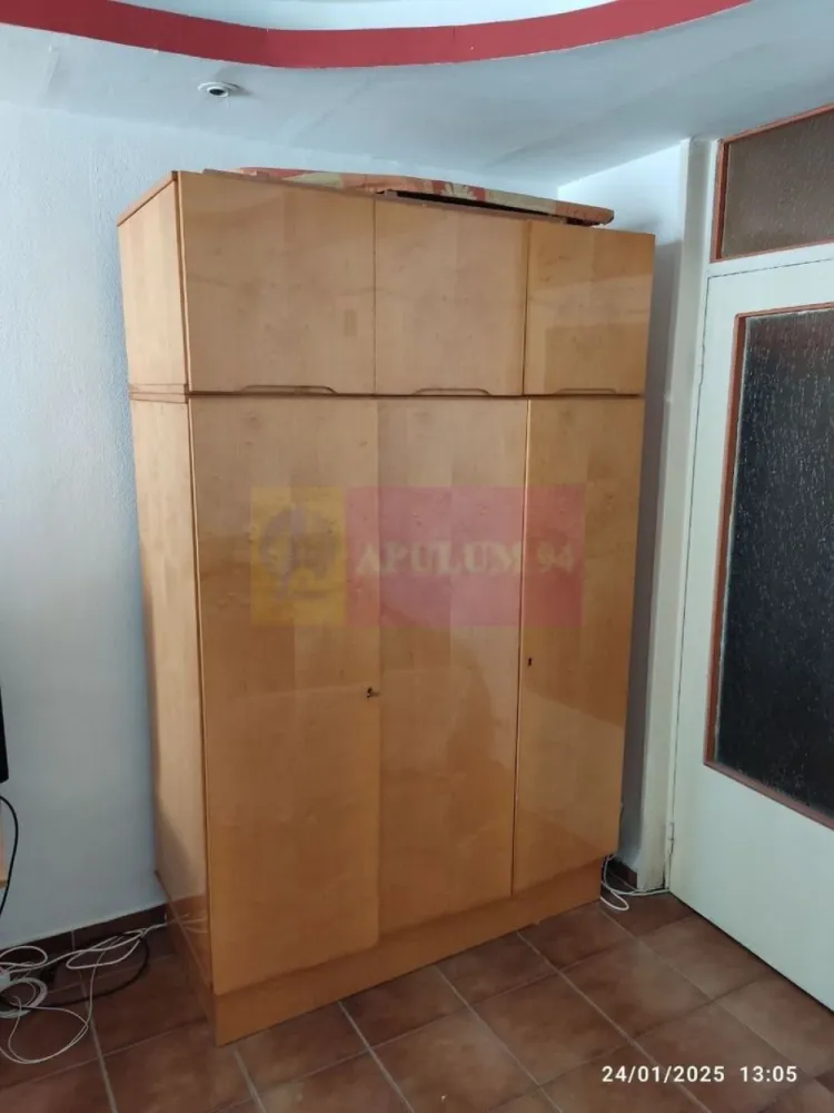 Garsoniera Vitan- zona Auchan. - Compania imobiliara Apulum 94 va propune spre vanzare o garsoniera situata in zona Calea Vitan- in apropoere de Auchan.
Este situata intr-un bloc de garsoniere si are vedere spate, ceea ce confera mai multa liniste. 
Interiorul este semirenovat, cu gresie, faianta, termopan.
Pentru vizionare si alte detalii nu ezitati sa ma contactati e nr 0733683446- Laura Ionescu.