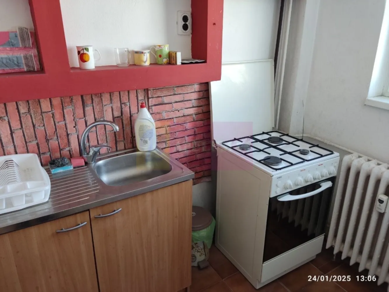 Garsoniera Vitan- zona Auchan. - Compania imobiliara Apulum 94 va propune spre vanzare o garsoniera situata in zona Calea Vitan- in apropoere de Auchan.
Este situata intr-un bloc de garsoniere si are vedere spate, ceea ce confera mai multa liniste. 
Interiorul este semirenovat, cu gresie, faianta, termopan.
Pentru vizionare si alte detalii nu ezitati sa ma contactati e nr 0733683446- Laura Ionescu.