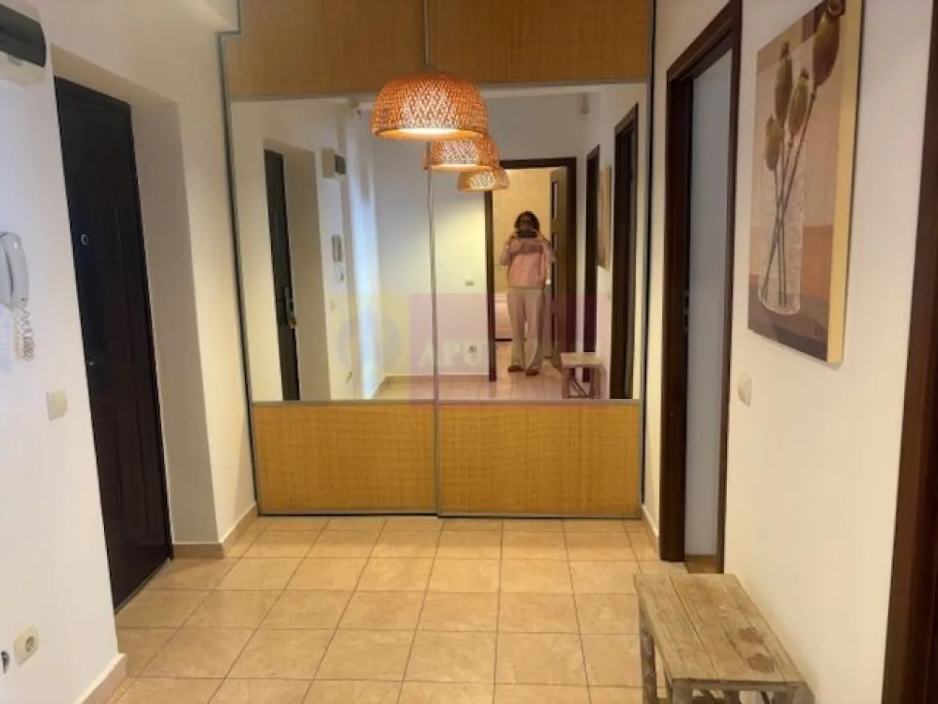 Apartament 2 camere Cartierul Latin- Prelungirea Ghencea. - Compania imobiliara Apulum 94 va propune un apartament de 2 camere situat in Cartierul Latin, intr-un imobil construit in 2008, la etajul 5/6.
Apartamentul are bucataria deschisa cu livingul, are un dormitor de 15 mp si un balcon generos de 8 mp. 
Este finisat in totalitate, cu gresie, faianta, parchet, termopan, balcon inchis in termopan, centrala termica. 
Apartamentul este liber si se poate preda imediat. 
Benficiaza si de un loc de parcare inchiriat. 
Pentru vizionare si mai multe detalii nu ezitati sa ma contactati pe nr 0733683446- Laura Ionescu.