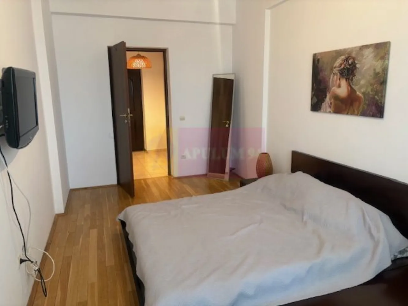 Apartament 2 camere Cartierul Latin- Prelungirea Ghencea. - Compania imobiliara Apulum 94 va propune un apartament de 2 camere situat in Cartierul Latin, intr-un imobil construit in 2008, la etajul 5/6.
Apartamentul are bucataria deschisa cu livingul, are un dormitor de 15 mp si un balcon generos de 8 mp. 
Este finisat in totalitate, cu gresie, faianta, parchet, termopan, balcon inchis in termopan, centrala termica. 
Apartamentul este liber si se poate preda imediat. 
Benficiaza si de un loc de parcare inchiriat. 
Pentru vizionare si mai multe detalii nu ezitati sa ma contactati pe nr 0733683446- Laura Ionescu.