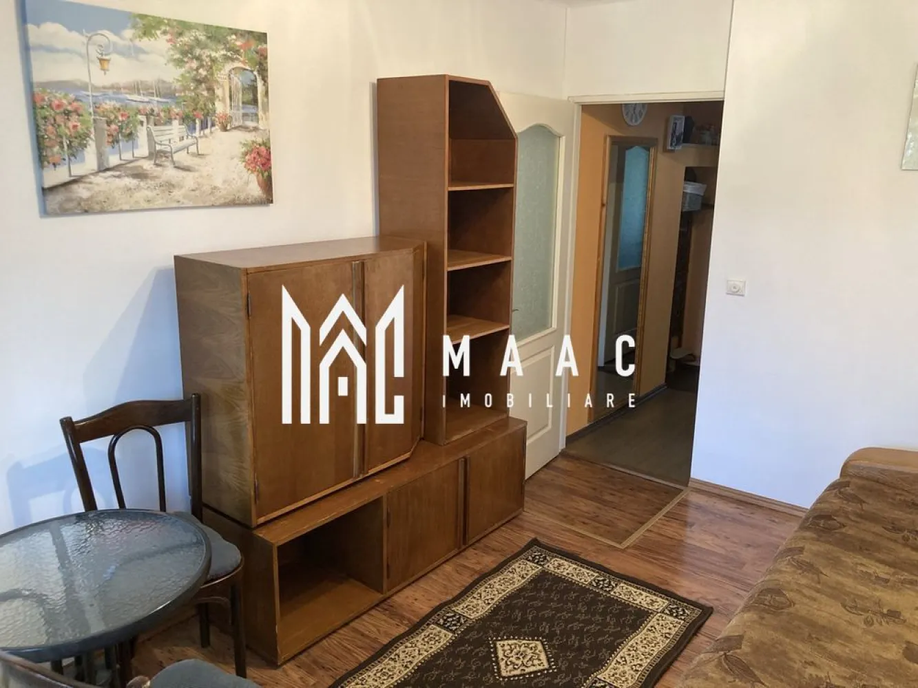 Apartament la Casă | 50 mp | Ultracentral | - MAAC Imobiliare vă propune spre închiriere un apartament la casă, cu două camere, ultra-central (zona Noica-Politie). Suprafata imobilului este de 50mp, fiind așezat pe două etaje: - Etaj 1: 2 camere de 10mp fiecare, baie și terasă. - Etaj 2: Mansarda și chicineta. Apartamentul este bine izolat și beneficiaza de centrala proprie. Accesul se realizează printr-o curte comună. Pet-friendly! Pentru mai multe detalii vă rugăm să precizați telefonic că este vorba despre apartamentul cu ID: CP2824302 . }}