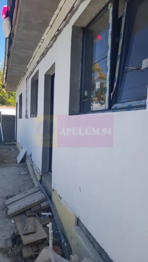 VANZARE CASA 3 CAM IN GIULESTI - Compania Imobiliara Apulum94 are deosebita placere sa va aduca in atentie casa cu 2 camere de vanzare in cartier Giulesti, pe str. Drumul la Rosu, nr. 15; 
Casa este construita pe 1 nivel insa exista autorizatie pentru P+M . Cateva specificatii tehnice generale/dotari:

- structura de rezistenta: stalpi beton armat, planseu beton armat
- zidarie exterioara si compartimentari interioare: caramida tip Porotherm 
- geamuri termopan profil PVC, 
- termoizolare cu polistiren 10 cm + tencuiala decorativa 
- obiecte sanitare 
 -usa acces metalica

Sunt disponibile si 2 locuri de parcare in curte 

Mentionez ca pretul casei este usor negociabil 

Pentru detalii suplimentare, ma puteti contacta la 0.7.3.3.6.8.3.4.5.6.
 
Agent imobiliar: Aurelian Popescu 
Apulum94 - Un partener de cursa lunga!