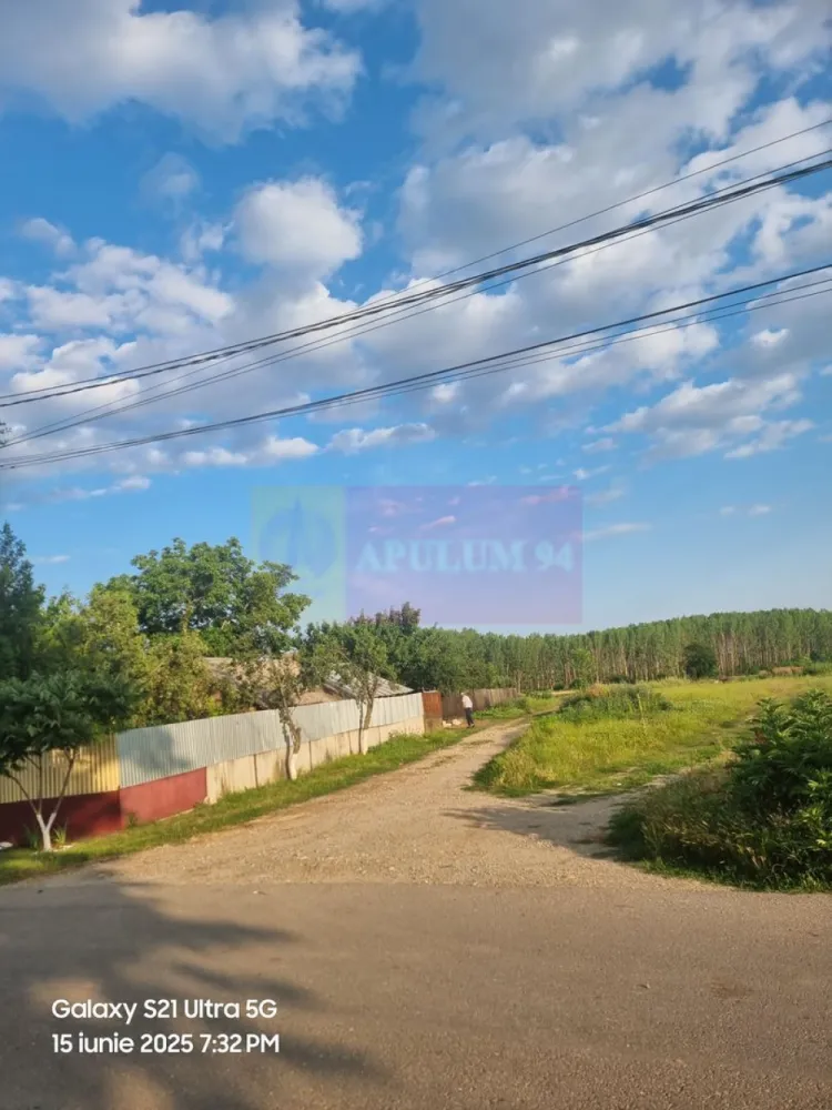 VANZARE TEREN 2150 MP IN SAT TEISORI (GR) - Compania imobiliara Apulum94 are placerea de a va propune spre vanzare un teren situat vizavi de scoala in sat Teisori, de 2150 mp cu deschidere 42 m 

Terenul este pretabil pentru constructie ansamblu rezidential sau depozitare. 

Utilitatile din fata terenului sunt prezente. 

Pentru mai multe detalii despre oferta prezentata sau alte oferte similare, astept cu maxim interes sa ma contactati la numarul de telefon din anunt sau pe Whatsapp 

Cu respect, 

Aurelian Popescu / 0733.683.456
Apulum94 - Un partener de cursa lunga!