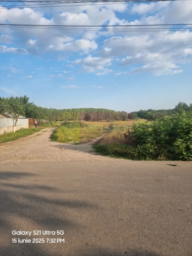 VANZARE TEREN 2150 MP IN SAT TEISORI (GR) - Compania imobiliara Apulum94 are placerea de a va propune spre vanzare un teren situat vizavi de scoala in sat Teisori, de 2150 mp cu deschidere 42 m 

Terenul este pretabil pentru constructie ansamblu rezidential sau depozitare. 

Utilitatile din fata terenului sunt prezente. 

Pentru mai multe detalii despre oferta prezentata sau alte oferte similare, astept cu maxim interes sa ma contactati la numarul de telefon din anunt sau pe Whatsapp 

Cu respect, 

Aurelian Popescu / 0733.683.456
Apulum94 - Un partener de cursa lunga!