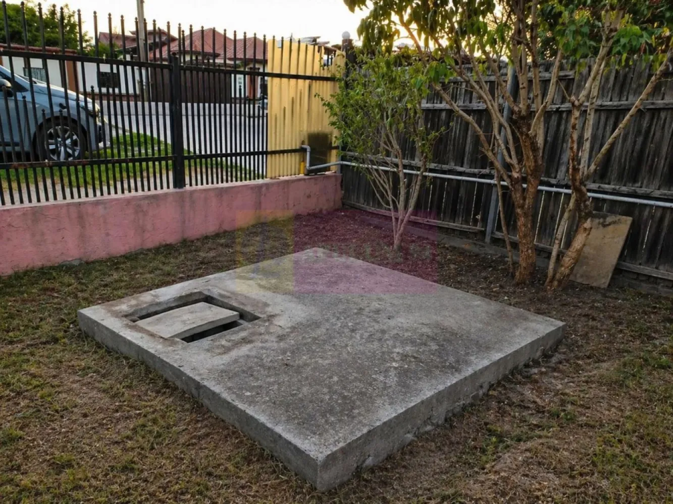 DE VANZARE CASA (5 CAM) COM. ROATA DE JOS (GR) - Compania Imobiliara Apulum94 are deosebita placere sa va propuna spre vanzare o casa individuala situata pe strada Republicii nr. 152 in sat Sadina, com. Roata de Jos, judetul Giurgiu, o proprietate ideala pentru cei care cauta liniste, spatiu si acces facil catre capitala; casa este situata la doar 58 km de Bucuresti.

Proprietatea are o suprafata utila de 190 mp si un teren generos de 2875 mp, fiind ideala pentru familii sau persoane care cauta liniste, spatiu si confort.

Casa este construita pe formula P+1 (receptia lucrarilor in 2009) fiind compusa din 5 camere, avand 4 dormitoare si un living spatios la parter, bucataria este complet mobilata amenajata in incapere inchisa,; baie amenajata pe fiecare nivel 

Mentionez ca aparate de aer conditionat nu sunt instalate intrucat nu a fost considerata oportuna investitia, avand in vedere ca s-a investit in izolarea termica esterioara, casa oferind un climat optim tot timpul anului. Pentru incalzire iarna si apa calda curenta exista instalata o centrala termica pe gaz; este instalata incalzire in partoseala.

Mansarda poate fi amenajata astfel incat se mai pot realiza 2 camere confortabile.
 
Cateva specificatii tehnice generale/dotari:

- structura de rezistenta: stalpi beton armat, planseu beton armat
- zidarie exterioara si compartimentari interioare cu caramida 
- geamuri termopan profil PVC,
- termoizolare exterioara cu polistiren + tencuiala decorativa

Sunt disponibile mai multe locuri de parcare in curte.

Mentionez ca pretul casei este usor negociabil.

Comision zero la cumparator!!!

Pentru detalii suplimentare, ma puteti contacta la 0.7.3.3.6.8.3.4.5.6.

Agent imobiliar: Aurelian Popescu
Apulum94 - Un partener de cursa lunga!