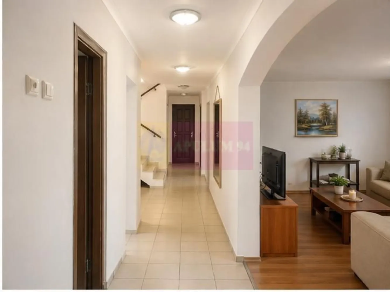 DE VANZARE CASA (5 CAM) COM. ROATA DE JOS (GR) - Compania Imobiliara Apulum94 are deosebita placere sa va propuna spre vanzare o casa individuala situata pe strada Republicii nr. 152 in sat Sadina, com. Roata de Jos, judetul Giurgiu, o proprietate ideala pentru cei care cauta liniste, spatiu si acces facil catre capitala; casa este situata la doar 58 km de Bucuresti.

Proprietatea are o suprafata utila de 190 mp si un teren generos de 2875 mp, fiind ideala pentru familii sau persoane care cauta liniste, spatiu si confort.

Casa este construita pe formula P+1 (receptia lucrarilor in 2009) fiind compusa din 5 camere, avand 4 dormitoare si un living spatios la parter, bucataria este complet mobilata amenajata in incapere inchisa,; baie amenajata pe fiecare nivel 

Mentionez ca aparate de aer conditionat nu sunt instalate intrucat nu a fost considerata oportuna investitia, avand in vedere ca s-a investit in izolarea termica esterioara, casa oferind un climat optim tot timpul anului. Pentru incalzire iarna si apa calda curenta exista instalata o centrala termica pe gaz; este instalata incalzire in partoseala.

Mansarda poate fi amenajata astfel incat se mai pot realiza 2 camere confortabile.
 
Cateva specificatii tehnice generale/dotari:

- structura de rezistenta: stalpi beton armat, planseu beton armat
- zidarie exterioara si compartimentari interioare cu caramida 
- geamuri termopan profil PVC,
- termoizolare exterioara cu polistiren + tencuiala decorativa

Sunt disponibile mai multe locuri de parcare in curte.

Mentionez ca pretul casei este usor negociabil.

Comision zero la cumparator!!!

Pentru detalii suplimentare, ma puteti contacta la 0.7.3.3.6.8.3.4.5.6.

Agent imobiliar: Aurelian Popescu
Apulum94 - Un partener de cursa lunga!