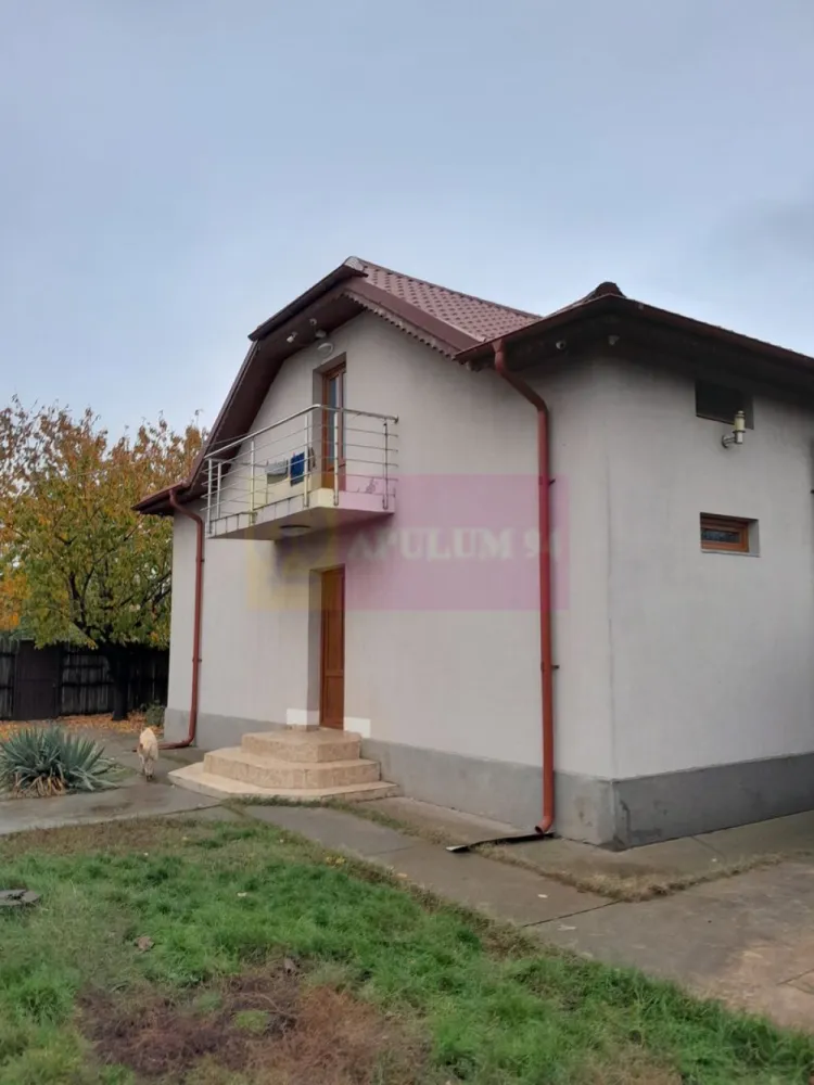 DE VANZARE CASA IN COM. BRANESTI (IF) - Compania Imobiliara Apulum94 are deosebita placere sa va propuna spre vanzare o casa individuala situata pe strada Doina nr. 1A, in sat Islaz, com. Branesti, judetul Ilfov, o proprietate ideala pentru cei care cauta liniste, spatiu si acces facil catre capitala; casa este situata la doar 25 km de Bucuresti (30 min cu masina).

Proprietatea are o suprafata utila de 300 mp si un teren generos de 1500 mp, fiind ideala pentru familii cu copii mici care cauta o proprietate versatila , aproape de zona metropolitana care sa ofere la pachet liniste / intimitate, spatiu si confort optim.

Casa este construita pe formula P+1 (receptia lucrarilor in 2010) fiind compusa din 7 camere, avand 6 dormitoare si un living spatios la parter, bucataria este complet mobilata amenajata in incapere inchisa,; baie amenajata pe fiecare nivel.

Pentru incalzire iarna si apa calda curenta exista instalata o centrala termica pe gaz; este instalata incalzire in partoseala. Casa este racordata la utilitatile de baza: apa, canalizare, cuent electric si gaze.

Casa are urmatoarele facilitati: 
- bucatarie vara
- garaj
-doua magazii
-beci
-foisor amplasat deasupra beciului

Cateva specificatii tehnice generale/dotari:

- structura de rezistenta: stalpi beton armat, planseu beton armat
- zidarie exterioara si compartimentari interioare cu caramida
- geamuri termopan profil PVC,
- termoizolare exterioara cu polistiren + tencuiala decorativa

Sunt disponibile 2 locuri de parcare in curte.

Mentionez ca pretul casei este usor negociabil.

Comision la cumpararator: 0!

Pentru detalii suplimentare, ma puteti contacta la 0.7.3.3.6.8.3.4.5.6.

Agent imobiliar: Aurelian Popescu
Apulum94 - Un partener de cursa lunga!