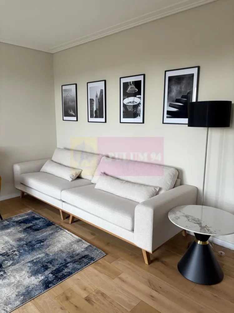 Apartament 2 camere Prelungirea Ghencea- Ghidigeni. - Compania imobiliara Apulum 94 va propune spre inchiriere un apartament de 2 camere situat in zona Prelungirea Ghencea- Ghidigeni- Dantelei. 
Apartamentul este la etajul 1/3, cu bucataria deschisa cu livingul. 
Are 50 mp. Este renovat cu finisaje de foarte buna calitate, deosebite. Este mobilat si utilat in totalitate. 
Pentru vizionare si mai multe detalii nu ezitati sa ma contactati pe nr 0733683446- Laura Ionescu.
