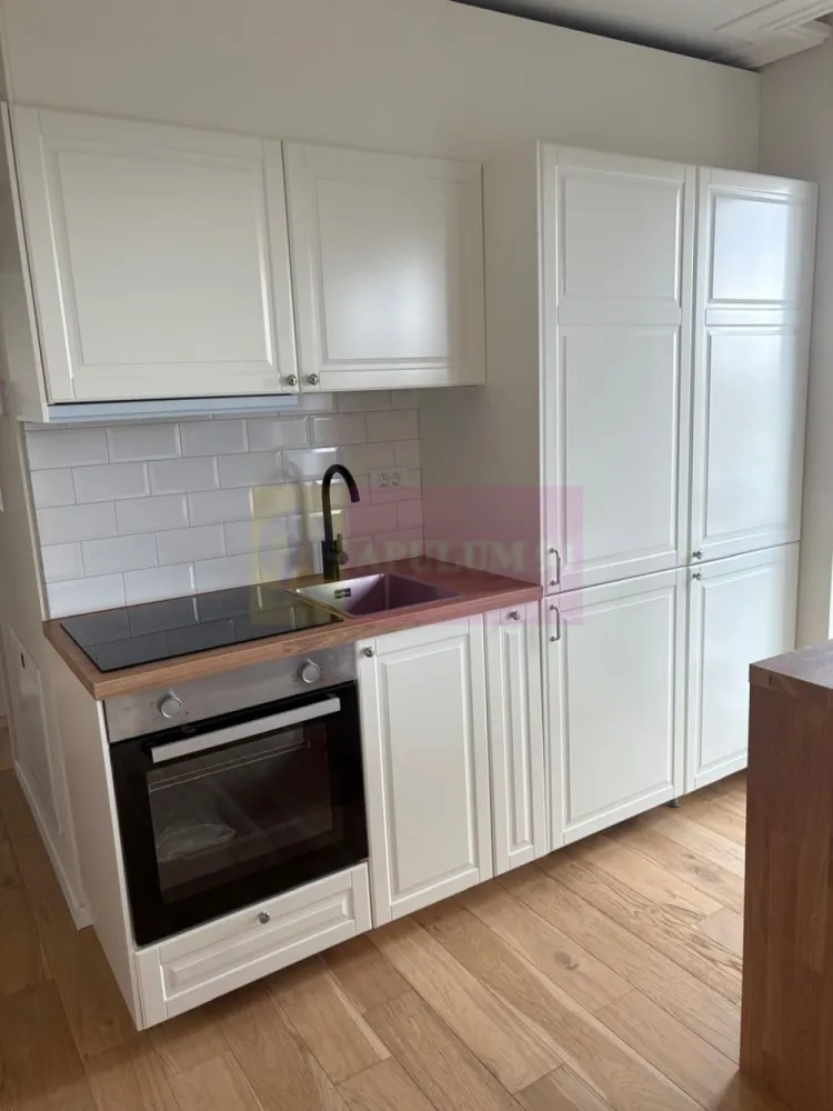 Apartament 2 camere Prelungirea Ghencea- Ghidigeni. - Compania imobiliara Apulum 94 va propune spre inchiriere un apartament de 2 camere situat in zona Prelungirea Ghencea- Ghidigeni- Dantelei. 
Apartamentul este la etajul 1/3, cu bucataria deschisa cu livingul. 
Are 50 mp. Este renovat cu finisaje de foarte buna calitate, deosebite. Este mobilat si utilat in totalitate. 
Pentru vizionare si mai multe detalii nu ezitati sa ma contactati pe nr 0733683446- Laura Ionescu.