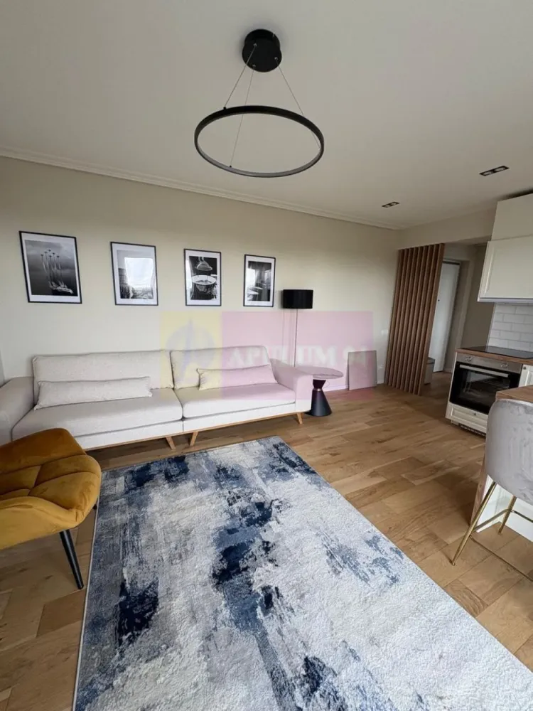 Apartament 2 camere Prelungirea Ghencea- Ghidigeni. - Compania imobiliara Apulum 94 va propune spre inchiriere un apartament de 2 camere situat in zona Prelungirea Ghencea- Ghidigeni- Dantelei. 
Apartamentul este la etajul 1/3, cu bucataria deschisa cu livingul. 
Are 50 mp. Este renovat cu finisaje de foarte buna calitate, deosebite. Este mobilat si utilat in totalitate. 
Pentru vizionare si mai multe detalii nu ezitati sa ma contactati pe nr 0733683446- Laura Ionescu.