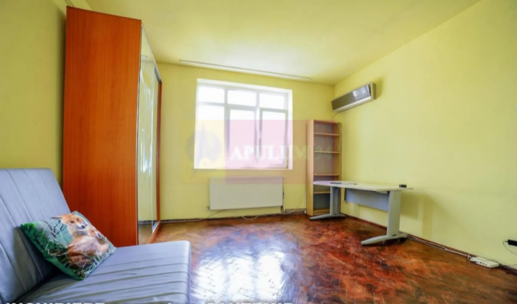 Garsoniera Cantemir - Budapesta. - Compania imobiliara Apulum 94 va propune o garsoniera situata intr-o zona foarte buna a Bucurestiului- respectiv Bd Dimitrie Cantemir- Budapesta. 
Imobilul este din 1928- cu urgenta 2, dar este o cladire foarte solida din beton.
Garsoniera se afla la etajul 5/5, este decomandata, cu impartire foarte buna. 
Vederea este intr-o curte interioara unde este mai multa liniste.
Incalzirea se face cu centrala termica pe gaze, are termopan, gresie, faianta, parchet, dar mai necesita renovare.
Garsoniera este libera si se poate preda imediat.
Pentru vizionare si mai multe detalii nu ezitati sa ma contactati pe nr 0733683446- Laura Ionescu.
