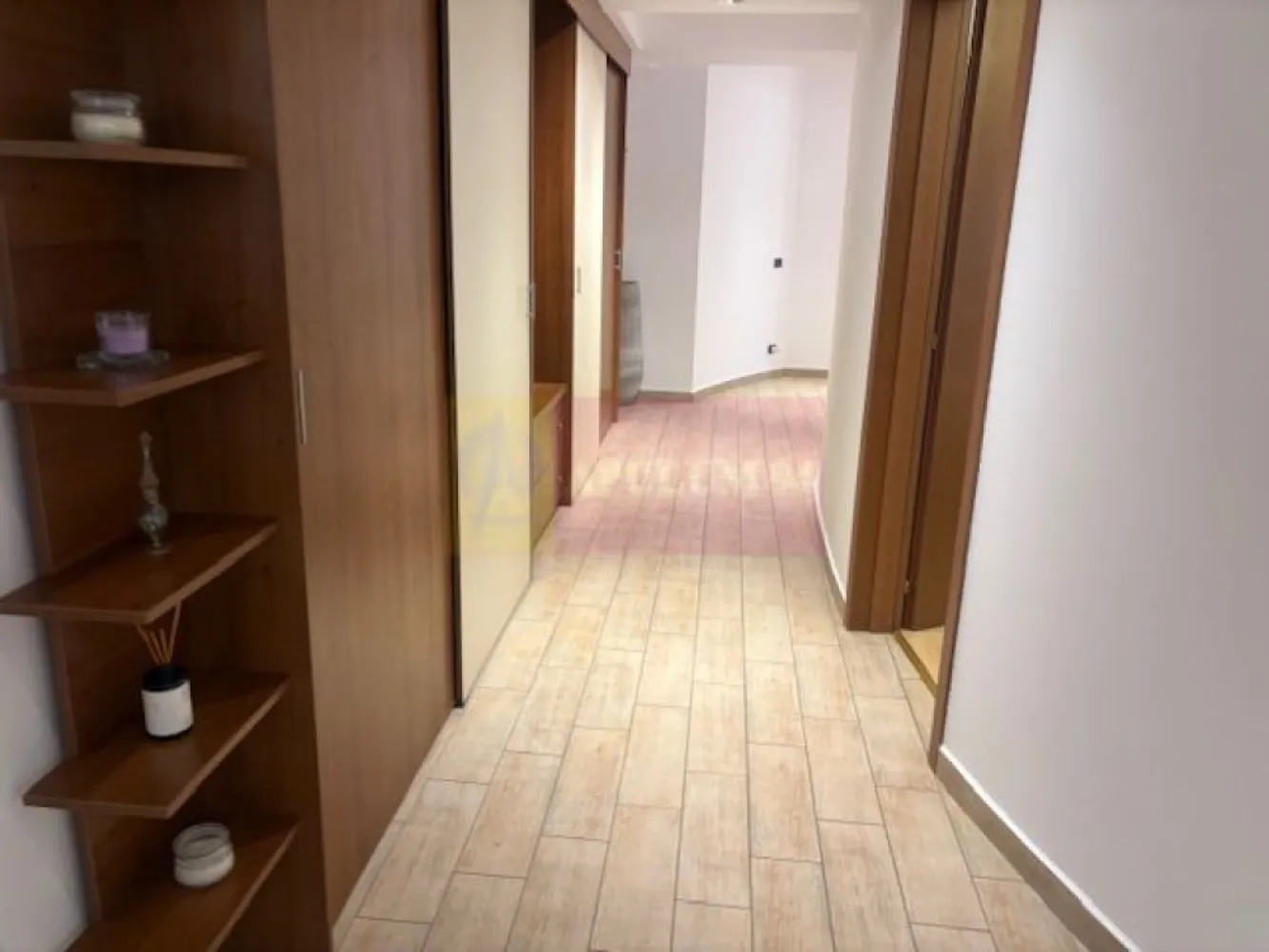 Apartament Bd Aviatorilor- Piata Charles De Gaulle. - Compania imobiliara Apulum 94 va propune spre inchiriere un apartament situat intr-o zona exclusivista superba a Bucurestiului, si anume pe Bd Aviatorilor, in apropiere de Piata Charles De Gaulle. 
Imobilul este construit in 2002, are subsol+ 4 nivele, beneficiaza de lift iar la subsol apartamentul are 1 loc de parcare. 
Apartamentul este situat la etajul 1, are o suprafata utila de 132 mp si are o impartire foarte buna cu camere generoase si luminoase. Compartimentarea interioara este foarte utila si anume- 2 dormitoare mari, 2 bai, 1 camera de trecere pentru birou, iar livingul este open space cu bucataria, unde exista si un balcon cu vedere pe Aviatorior. 
Incalzirea este cu centrala de bloc si este contorizata cu repartitoare. 
Finisajele interioare sunt de foarte buna calitate, cu parchet din lemn, 3 aparate de aer conditionat, usi din lemn si dressinguri in dormitoare din lemn masiv. 
Bucataria este echipata cu aragaz pe gaz, cuptor electric, masina de spalat vase si masina de spalat rufe. 
Apartamentul este mobilat in totalitate . 
Zona este deosebita, aproape de Parcul Herastrau, de metrou, magazine. 
Pentru vizionare si mai multe detalii nu ezitati sa ma contactati pe nr 0733683446- Laura Ionescu.