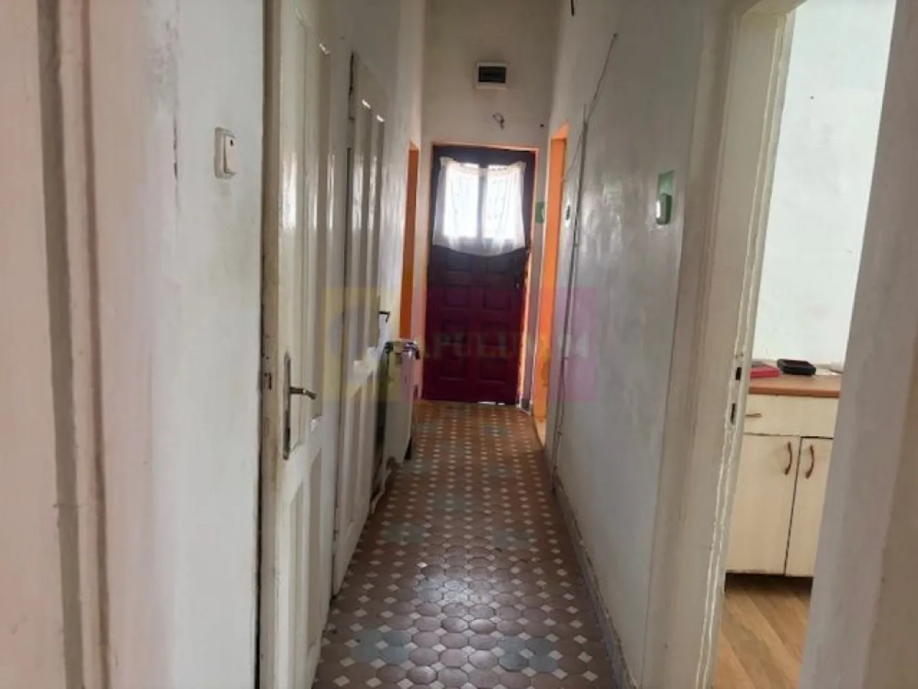 Casa Floreasca- Dinamo. - OCAZIE FOARTE RARA DE A LOCUI INTR-O ZONA FOARTE BUNA A CAPITALEI.
Compania imobiliara Apulum94 va propune o casa situata in zona Floreasca, in apropiere de Stadionul Dinamo. 
Zona este foarte apropiata de mijloacele de transport, mall, spital. 
Casa este demisol+ parter+ pod. Casa este pe stilul interbelic , din caramida, avand camere inalte si spatioase.
Pe teren sunt trase toate utilitatile- curent, gaze, apa, canal. 
Exista urbanism care incadreaza terenul in L1a- cu regim de inaltime de P+2; POT= 45%; CUT= 1,3.
Pentru vizionare si mai multe detalii nu ezitati sa ma contactati pe nr 0733683446- Laura Ionescu.