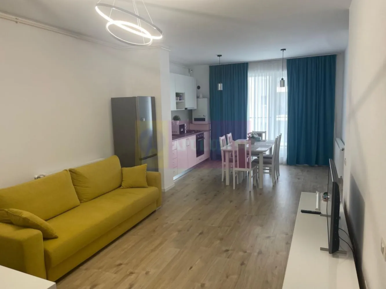 Apartament 2 camere complex Dimri Prelungirea Ghencea. - Compania imobiliara Apulum 94 va propune spre inchiriere un apartament de 2 camere situat in Complexul Dimri- Prelungirea Ghencea. 
Apartamentul se ala la etajul 5/11, este finisat in totalitate cu finisaje de buna calitate, cu centrala proprie pe gaze.
 Este cu bucataria utilata , echipata cu plita gaz, cuptor electric, frigider, cuptor cu microunde, masina de spalat rufe.
Este mobilat in totalitate , inclusiv mobilier terasa. 
Beneficiaza si de un loc de parcare. 
Complexul are toate facilitatile: piscina, spatii verzi, locuri de joaca pentru copii, camere video, magazin Mega Image, five5 to go, sala fitness, pepco. 
Complexul are in fata statie de autobuz.
Pentru vizionare si mai multe detalii nu ezitati sa ma contactati pe nr 0733683446- Laura Ionescu.