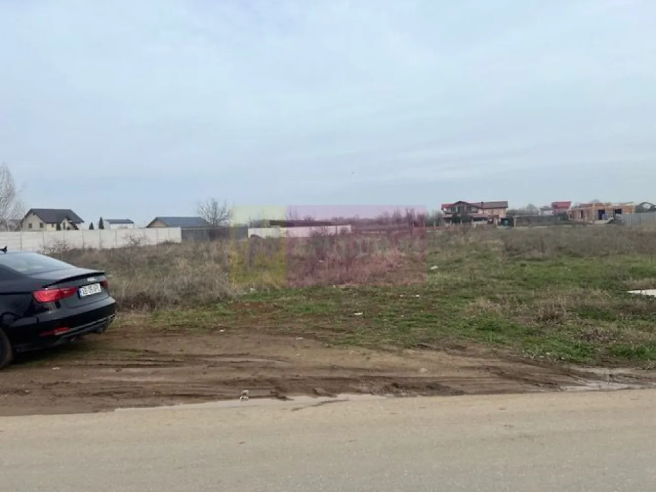 Teren Domnesti- Drumul Targului. - Compania imobiliara Apulum 94 va propune un teren situat in Domnesti- Ilfov, pe Drumul Targului. 
Terenul are o suprafata de 4458 mp si are 2 deschideri, una de 45,7 ml la drum asfaltat si cealalta de 42,9 ml la un drum pietruit.
Zona este foarte linistita, mai retrasa de un drum principal si este o zona in dezvoltare cu multe constructii noi. 
In fata terenului sunt toate utilitatile- gaze, curent, apa, canalizare.
Suprafata terenului se mai poate mari, lipit de acest teren fiind un alt teren de vanzare in suprafata de 1220 mp cu o deschidere de 12,78 ml.
Pentru vizionare si mai multe detalii nu ezitati sa ma contactati pe nr 0733683446- Laura Ionescu.