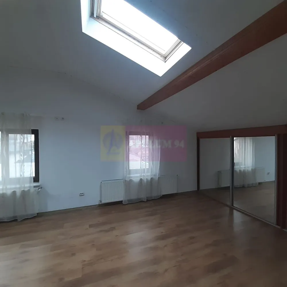 Două vile tip duplex de închiriat - zona Antiaeriană