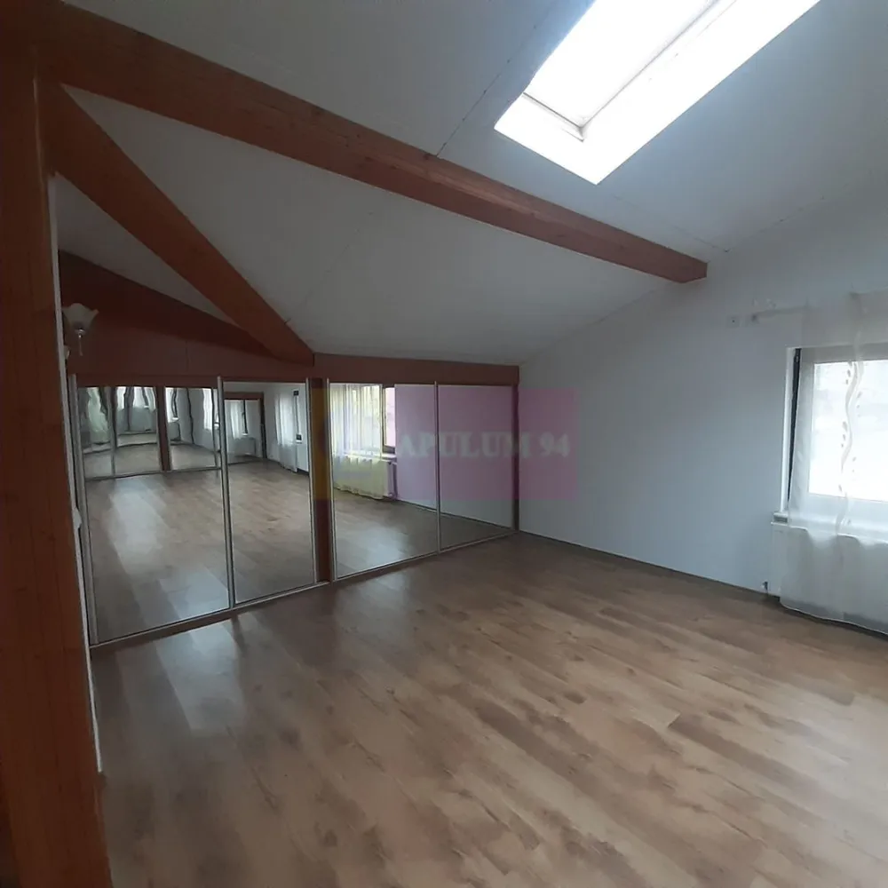 Două vile tip duplex de închiriat - zona Antiaeriană