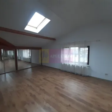 Două vile tip duplex de închiriat - zona Antiaeriană