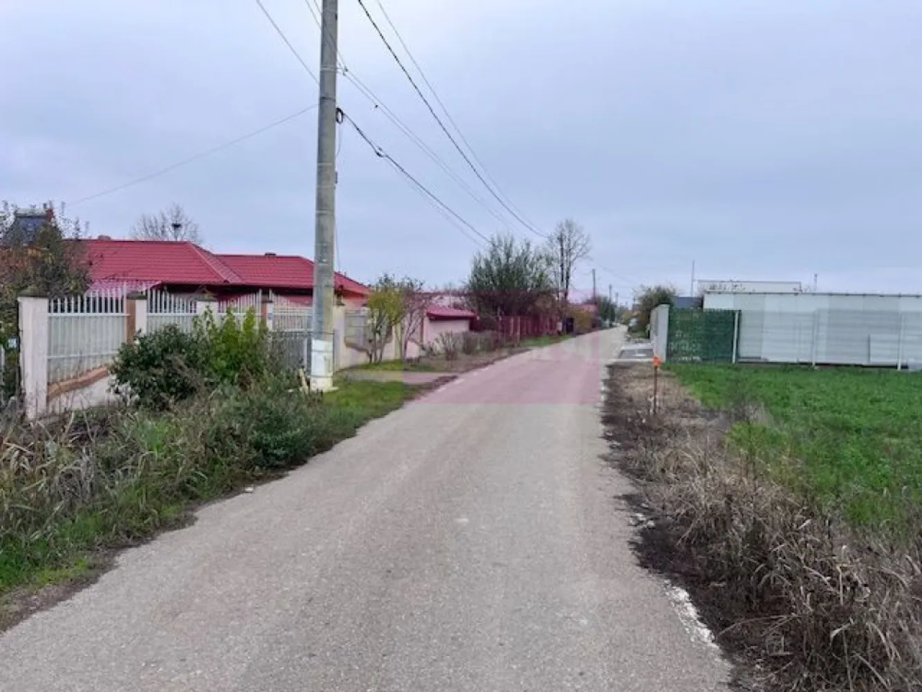 Teren Comana- Str Livezii- in apropiere de gara. - Compania imobiliara Apulum 94 va propune un teren situat in localitatea Comana- jud Giurgiu. 
Localitatea este in plina dezvoltare si foarte accesibila datorita Parcului Natural Comana. 
Terenul este situat in apropiere de gara, de zona CFR. 
Este o zona de case. Terenul are in fata curentul , gazele si apa. 
Pentru alte detalii si vizionare nu ezitati sa ma contactati pe nr 0733683446- Laura Ionescu.