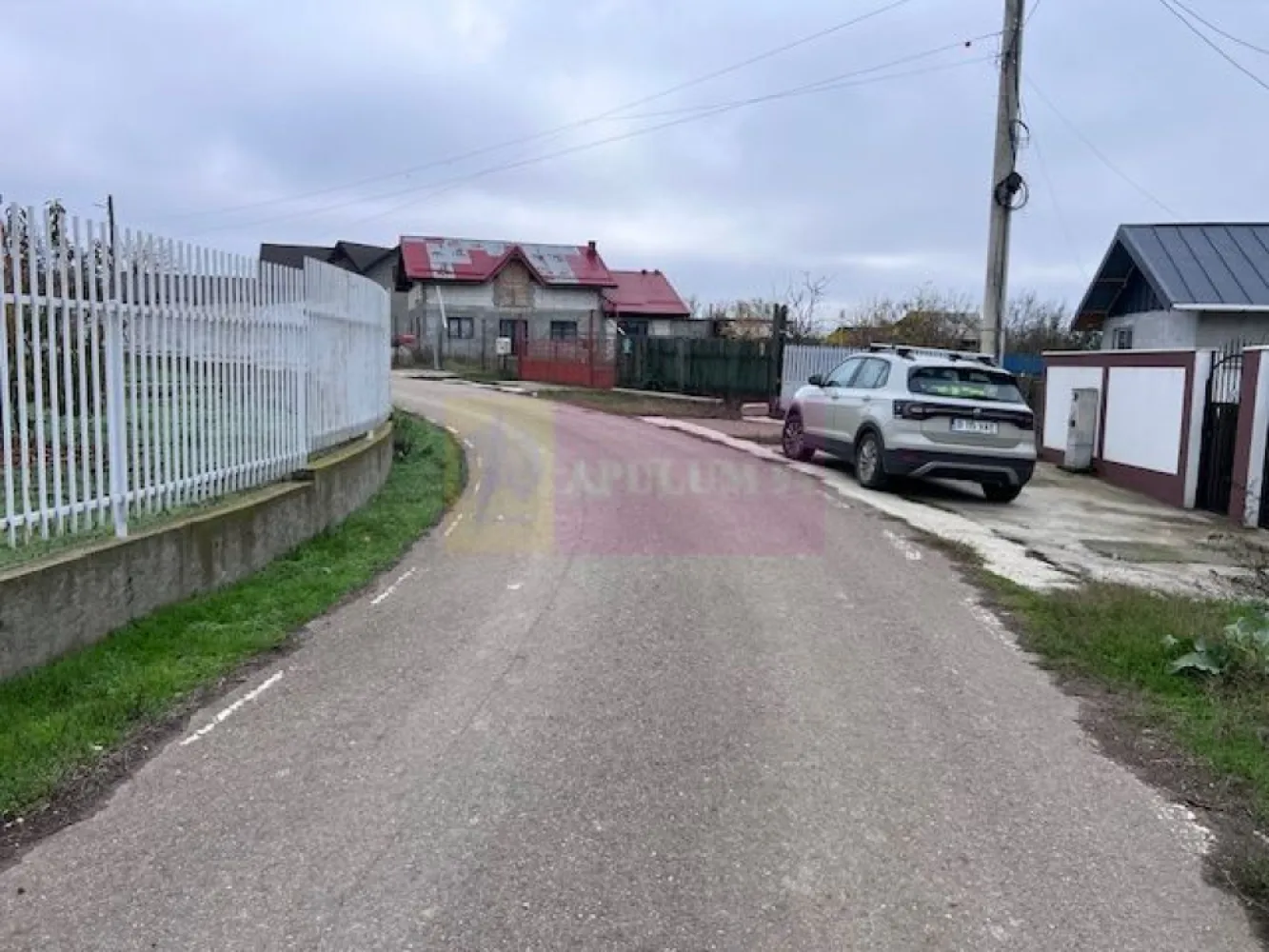 Teren Comana- Str Livezii- in apropiere de gara. - Compania imobiliara Apulum 94 va propune un teren situat in localitatea Comana- jud Giurgiu. 
Localitatea este in plina dezvoltare si foarte accesibila datorita Parcului Natural Comana. 
Terenul este situat in apropiere de gara, de zona CFR. 
Este o zona de case. Terenul are in fata curentul , gazele si apa. 
Pentru alte detalii si vizionare nu ezitati sa ma contactati pe nr 0733683446- Laura Ionescu.
