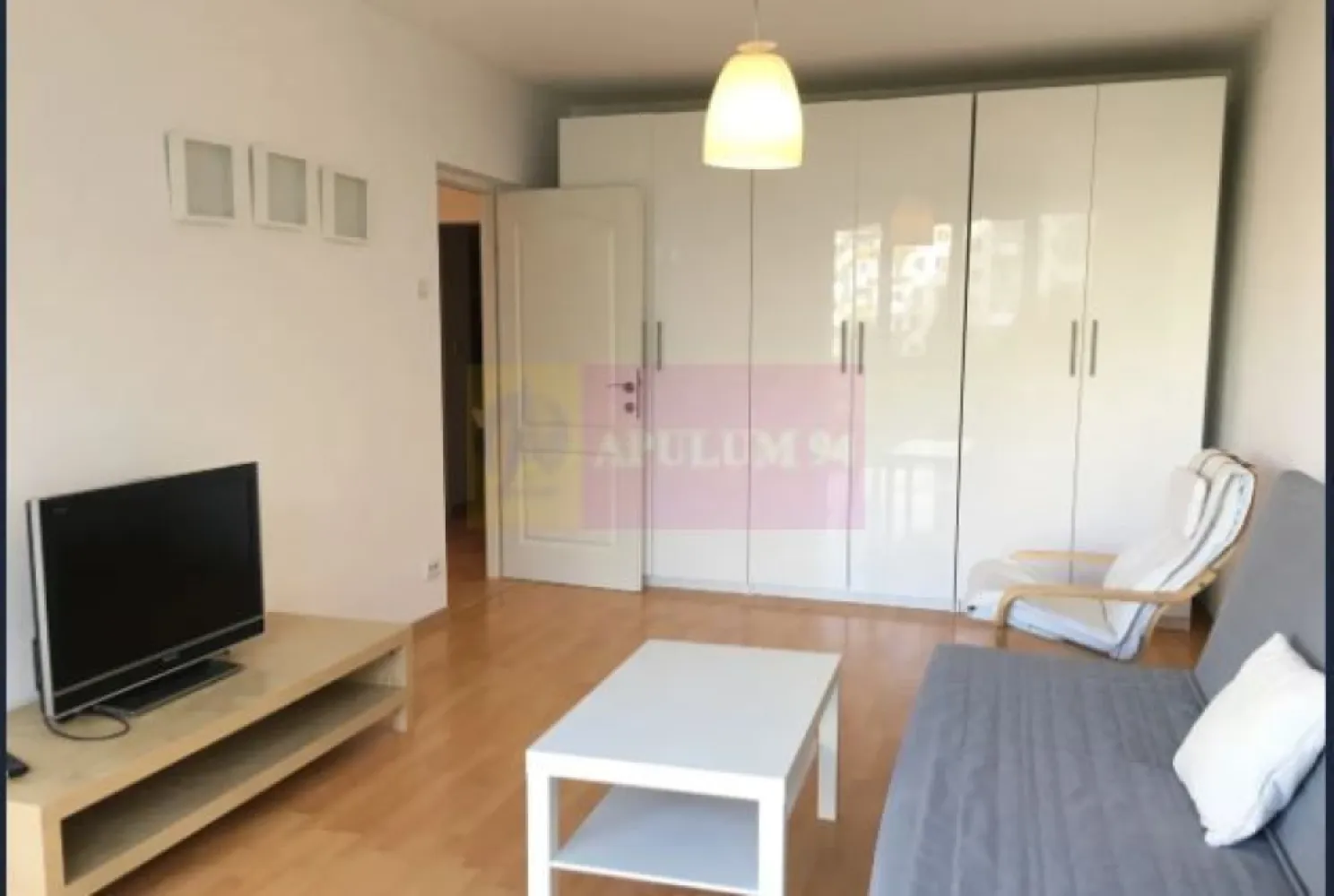 Apartament 3 camere Tineretului. - Compania imobiliara Apulum 94 va propune un apartament de 3 camere situat in zona Tineretului, luminos, modern, cu bucătărie open space – la 5 minute de metroul Tineretului. 
 În apropiere se află două magazine Mega Image, precum și Piața Norilor – ideal pentru cumpărături rapide/
Caracteristici principale:Orientare Est – lumină naturală pe tot parcursul dimineții și orientare care oferă permanent liniște pe tot parcursul zilei.
Apartamentul este renovat- cu instalatii schimbate, gresie, faianta, parchet, termopan. Se doreste a se vinde partial mobilat. 
Apartamentul este liber si se poate preda imediat. 
Beneficiaza si de un loc de parcare prin ADP. 
Pentru alte detalii si vizionare nu ezitati sa ma contactati pe nr 0733683446- Laura Ionescu.