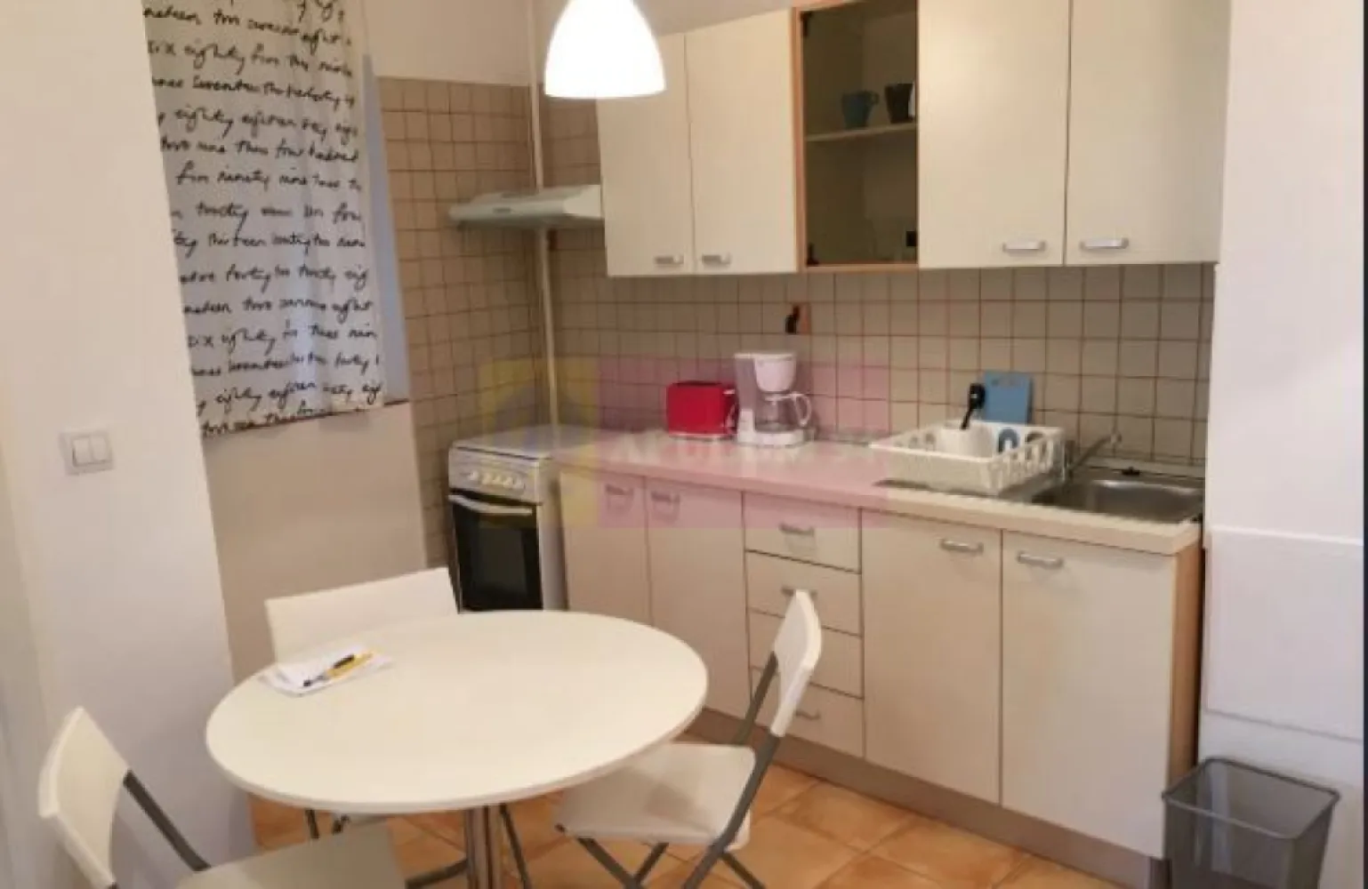 Apartament 3 camere Tineretului. - Compania imobiliara Apulum 94 va propune un apartament de 3 camere situat in zona Tineretului, luminos, modern, cu bucătărie open space – la 5 minute de metroul Tineretului. 
 În apropiere se află două magazine Mega Image, precum și Piața Norilor – ideal pentru cumpărături rapide/
Caracteristici principale:Orientare Est – lumină naturală pe tot parcursul dimineții și orientare care oferă permanent liniște pe tot parcursul zilei.
Apartamentul este renovat- cu instalatii schimbate, gresie, faianta, parchet, termopan. Se doreste a se vinde partial mobilat. 
Apartamentul este liber si se poate preda imediat. 
Beneficiaza si de un loc de parcare prin ADP. 
Pentru alte detalii si vizionare nu ezitati sa ma contactati pe nr 0733683446- Laura Ionescu.