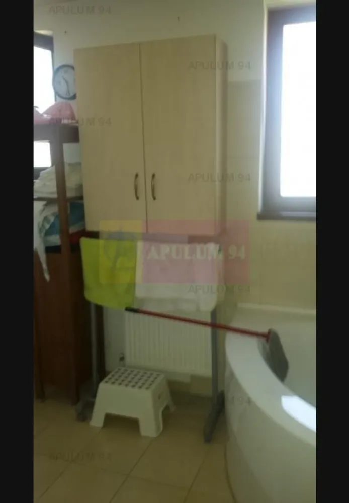 Vanzare vila Drumul Sarii. - Compania Imobiliara Apulum 94 va propune o vila situata n zona Drumul Sarii- stradal.
 Este demisol+ parter+ 1+ mansarda. Vila este construita in 1945, dar este renovata si mansardata in 2011, cand au fost schimbate instalatiile- sanitara si electrica, gresie, faianta, parchet, usi de interior, refacuta canalizarea, centrala termica, acoperisul., termoizolatie exterioara. Are placa de beton peste fiecare etaj.
Vila este mobilata, are aer conditionat in toate camerele.
 Beneficiaza de o curte amenajata ca spatiu de joaca si gratar.
 Pe teren este si un garaj pentru o masina. 
Pentru vizionari sau mai multe detalii nu ezitati sa ma contactati pe nr 0733683446- Laura Ionescu.