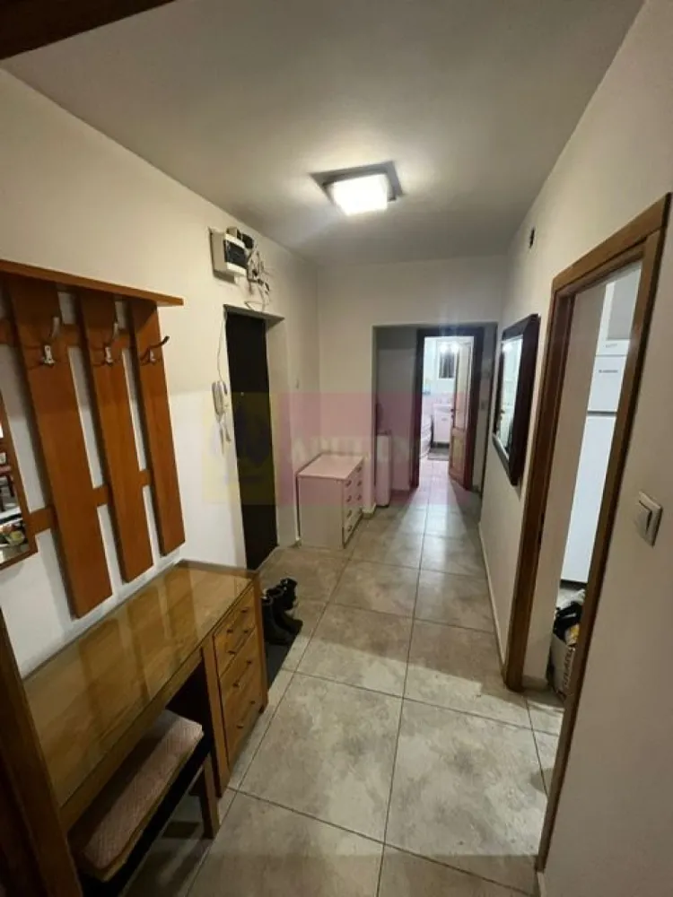 Apartament 2 camere Splaiul Unirii- Timpuri Noi. - Compania imobiliara Apulum 94 va propune spre inchiriere un apartament de 2 camere situat pe Splaiul Unirii- stradal, in apropiere de intersectia cu Timpuri Noi. 
Apartamentul are vedere stradala. Blocul este de tip monolit.
Este renovat- cu gresie, faianta, parchet, termopan, aer conditionat. Este mobilat si utialt in totalitate, cu strictul necesar, masina de spalatt rufe, frigider, aragaz, cuptor. 
Zona este foarte usor accesibila, avand in apropiere metrou, statie stb, scoala, gradinita, parc. 
Pentru alte detalii si vizionare nu ezitati sa ma contactati pe nr 0733683446- Laura Ionescu.
