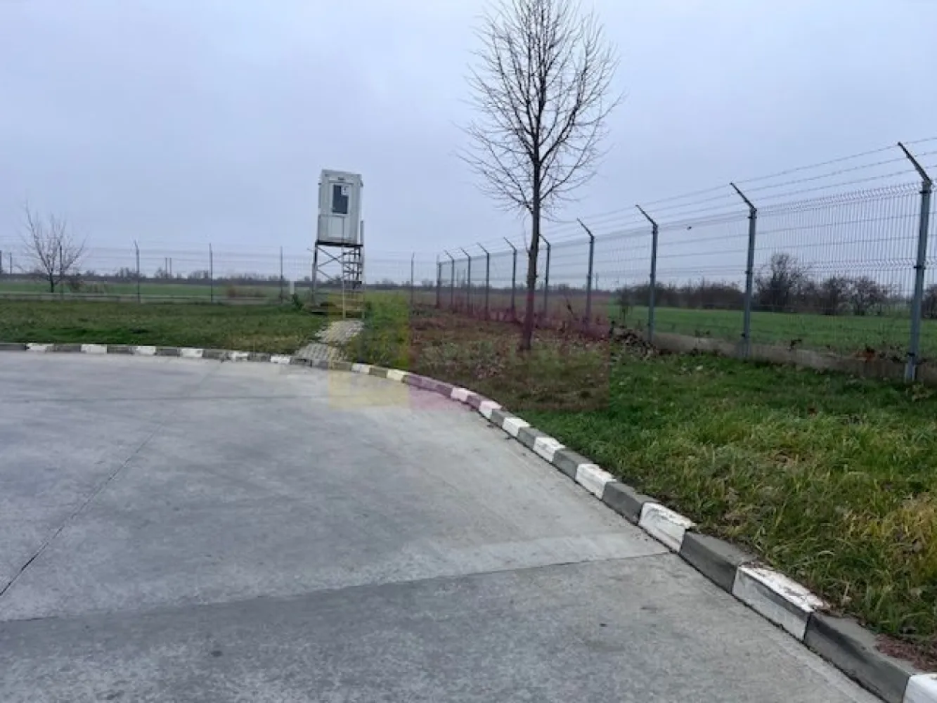 Teren Domnesti- Depozit Altex, Emag. - Compania imobiliara Apulum94 va propune un teren situat in zona Domnesti, in apropiere de depozitul Altex, Emag si Agricover.
 Terenul este intravilan agricol, are 2 deschideri la doua strazi paralele.
 Este pretabil pentru depozit, hala, fiind situat in zona industriala. 
Este o zona foarte dezvoltata industrial, cu acces facil catre centura, autostrada si drum national. 
Pentru vizionare si alte detalii nu ezitati sa ma contactati pe nr 0733683446- Laura Ionescu.