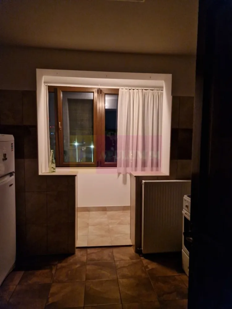 Apartament 2 camere Bd Eroilor- Academia Militara. - Compania imobiliara Apulum 94 va propune un apartament de 2 camere situat pe bd.Eroilor, stradal ,in apropiere de Academia Militara,. 
Apartamentul este la etajul 3/4, semidecomandat, cu vedere fata (bulevard), renovat complet,instalatie sanitara cupru,instalatie electrica cupru, parchet stejar masiv) ,usa metalica ,usi interior din lemn masiv(ramin),termopane 6 camere de transfer ,aer conditionat.
Apartamentul este mobilat si utilat in totalitate si este liber putand fi predat imediat. 
Pentru vizionare si mai multe detalii nu ezitati sa ma contactati pe nr 0733683446- Laura Ionescu.