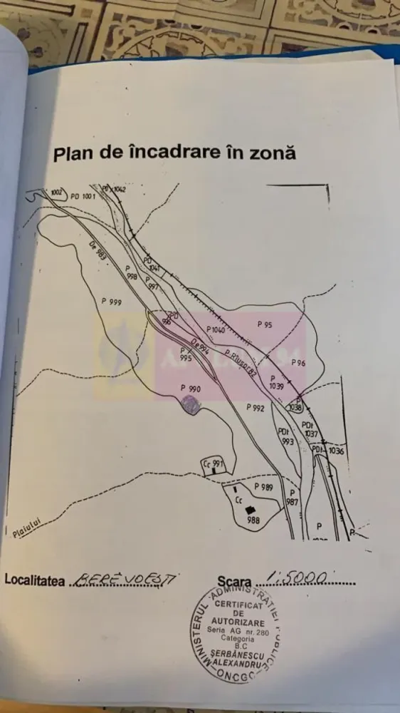 teren de vz in Berevoiesti / AG ( zona pensiunii Perla Rausor) - Compania imobiliara Apulum94 are placerea de a va propune spre vanzare un teren situat in comuna Berevoiesti / Arges, aflat intr-o zona verde cu aer curat la 50 de metri de piriul Riusor care izvoraste din Muntii Iezer - Papusa.

Zona ofera multiple oportunitati turistice, terenul fiind situat in proximitatea pensiunii Perla Rausor, terenul este intravilan , construibil si poate beneficia in apropiere de toate utilitatile disponibile : apa gaz si curent electric.

In zona se afla multe pensiuni , pastravarii si casa de vinatoare din zona Bratia - Riusor intre localitatile Cimpulung Muscel si Curtea de Arges.

Cu o deschidere de 29 ml, terenul de 834 mp este drept, usor de amenajat si perfect pentru o locuinta de vis, o cabana rustica sau o investitie in turism. 

Avantajele esentiale sunt: un cadru natural spectaculos si oportunitati multiple. Sintetizez cateva oportunitati mai jos:
- Casa sau cabana de vacanta 
- Camping - atractie pentru turistii iubitori de aventura;
- Parcare pentru rulote si autorulote 
- Pensiune sau casute de inchiriat 

Amintesc cateva atractii turistice de neratat in apropiere:
_ Canionul Valea lui Stan - o experienta spectaculoasa pentru iubitorii de drumetii; Cascada Capra - una dintre cele mai frumoase cascade din Romania; Manastirea Aninoasa, Manastirea Slanic, Manastirea Corbii de Piatra; Manastirea Curtea de Arges; Cetatea Poienari - legendarul refugiu al lui Vlad Țepes; Cascada Șapte Izvoare (Muntii Bucegi) ; Cheile Brateiului (Muntii Bucegi) - peisaje salbatice si trasee de poveste; Lacul Satic - perfect pentru relaxare si pescuit; Barajul si Lacul Vidraru; Varful Moldoveanu - cel mai inalt varf din Romania; Pestera Dambovicioara; Castrul Roman Campulung - Jidova - o pagina de istorie la fiecare pas.

Aceasta poate fi investitia ta intr-un colt de paradis! 

Va invitam la vizionare pentru a simti farmecul acestui loc, cu 0% comision la cumparator!

Pentru mai multe detalii despre oferta prezentata sau alte oferte similare, astept cu maxim interes sa ma contactati la numarul de telefon din anunt sau pe Whatsapp

Cu respect,

Aurelian Popescu / 0733.683.456
Apulum94 - Un partener de cursa lunga!