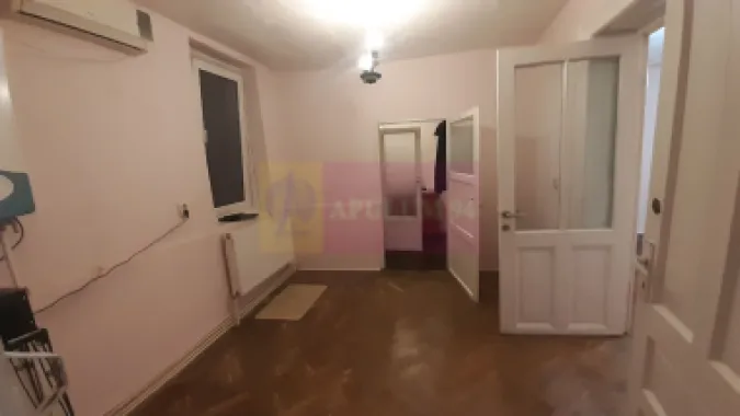 Casa în Ultracentralul Bucureștiului la preț mic (casă mică)