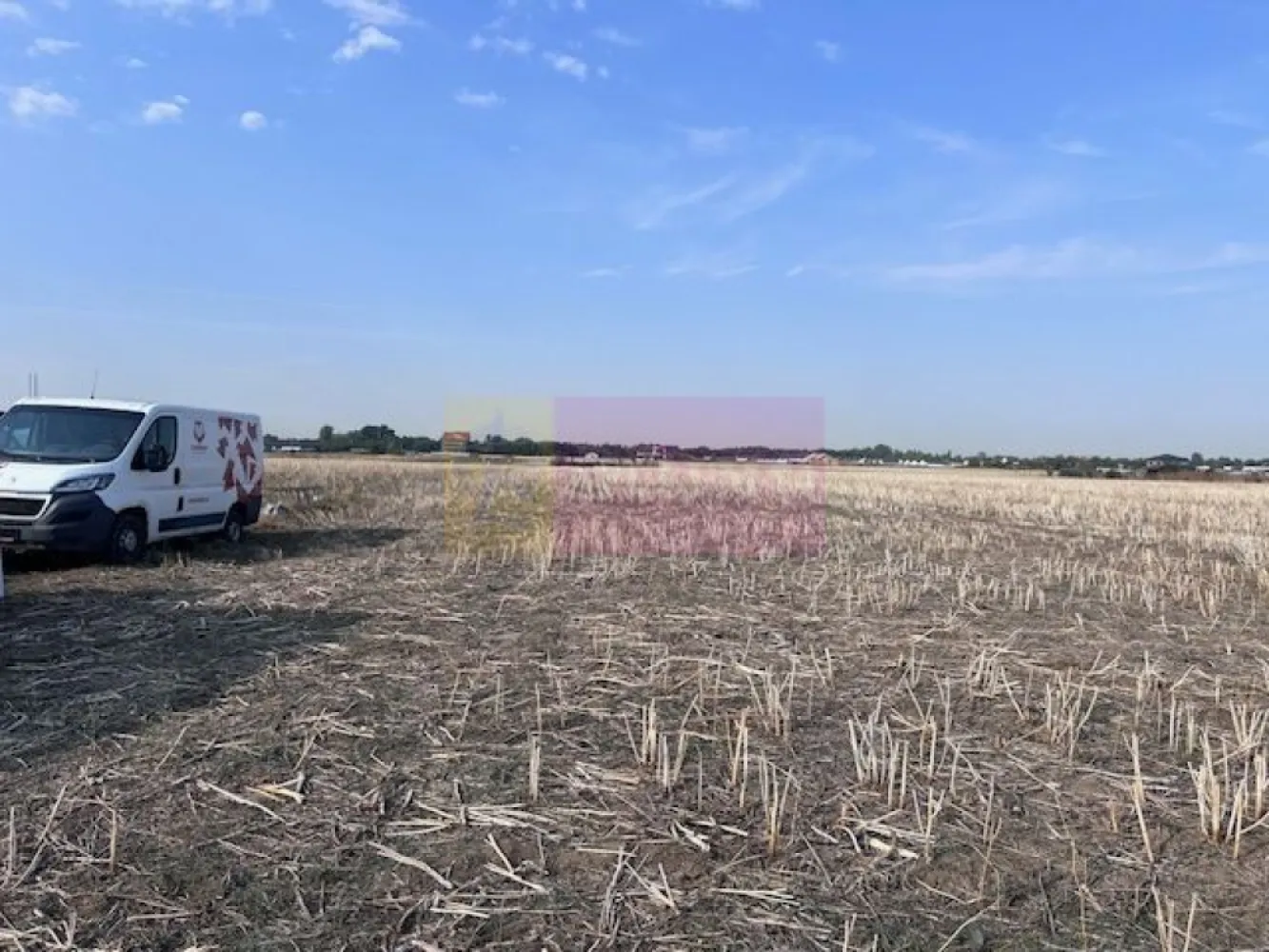 Teren Domnesti strada Ciocarliei. - Compania imobiliara Apulum 94 va propune un teren situat in comuna Domnesti- strada Ciocarliei. 
Terenul are acces din drum de servitute pietruit si are o suprafata de 500 mp cu deschidere de 23ml la care se adauga cota din drumul de acces. 
Curentul este la aproximativ 100 metri, gazele la 150-200 metri. 
Zona este in dezvoltare. 
Pentru vizionare si alte detalii nu ezitati sa ma contactati pe nr 0733683446- Laura Ionescu.
