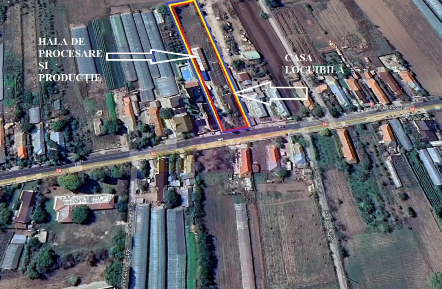 Hală producție Ambalaje Carton și casă locuibilă la 25km de București - Vă propunem spre cumpărare o proprietate în județul Giurgiu, în localitatea Falaștoaca, la 25 de km de București pe drumul spre Parcul Natural Comana. Proprietatea este se desfășoară pe o suprafață totală de teren de 3200 mp, teren care are un front stradal de aproximativ 20ml la Șoseaua Principală și se bucură de racord la utilități, curent electric, curent trifazic, pentru apă există o fântână, există și o fosă septică iar încălzirea se realizează electric sau pe lemn. Proprietatea are fucțiune atât pentru locuit cât și pentru producție fiind formată atât dintr-o casă tip vagon cu 6 încăperi cât și dintr-o hală de 300mp utili, open space în care sunt mai multe utilaje folosite pentru producție de ambalaje din carton, avem astfel : Masina de taiat si biguit carton ondulat; Masina de tipar flexo-slotter (in 2 culori) ; Masina de stantat (tip portofel 1300mm); Capsator cu banda lata;Presa de balotat deseuri; Masina flexografica de imprimat pungi de hartie (4 culori); Masina de lipit pungi de hartie;Masina de legat cu banda; Stanta rol 1500x3200 Masina de slituit și o Autoutilitara de 3.5t. Toate activele sunt pe societate iar societatea este pe profit cu active care sunt estimate la o valoare de 180.000 de euro și cu o cifră de afaceri de aproximativ 100.000 de euro. Afacerea merge și are potențial de creștere. Actualul proprietar va pune la dispoziție suportul necesar și vă va facilita accesul la furnizori și clienții actuali. Proprietatea din punct de vedere imobiliar are o valoare de piață bună la care se adaugă activele firmei care funcționează și hala de producție, totul la un preț total care să vă atragă în localitate. Pentru mai multe detalii și programarea de vizionări nu ezitați să mă contactați, Daniel, Apulum94.