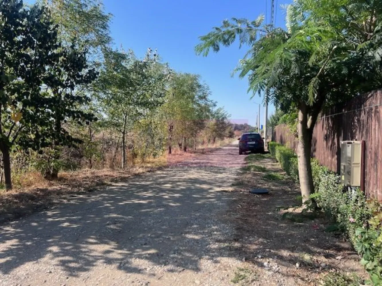 Teren Cornetu Strada Magnoliei- Pinului. - Compania imobiliara Apulum 94 va propune un teren de 6200 mp cu deschidere de 35 ml situat in Cornetu- strada Magnoliei cu Pinului. 
Terenul este dezmembrat in 5 loturi cu o suprafata de aproximativ 500 mp si un lot mare de 2250 mp, cu drum de servitute de 9 metri latime si se poate vinde pe loturi cat su intreaga suprafata.
Prin fata terenului trec gazele, curentul , apa si canalizarea.
Zona este in dezvoltare, foarte linistita, cu case si vecini civilizati. 
Pentru vizionare nu ezitati sa ma contactati pe nr 0733683446- Laura Ionescu.