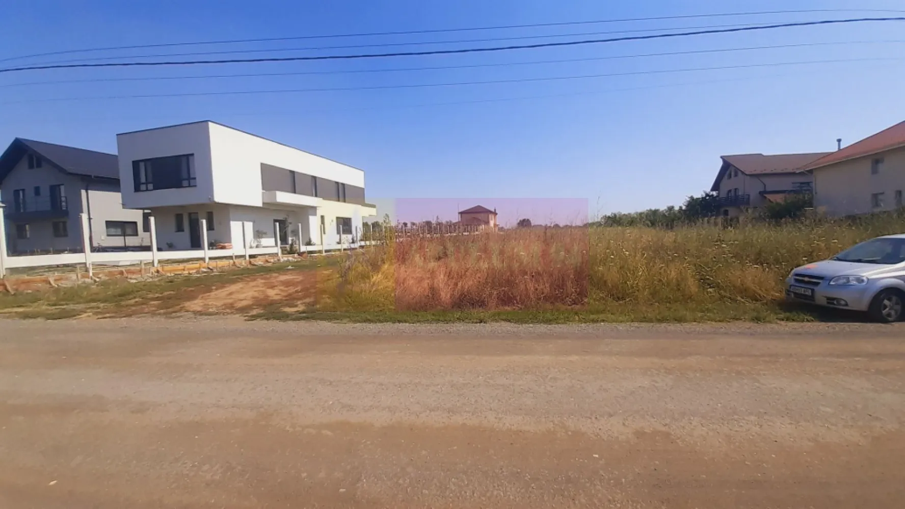 Teren foarte bun pentru mai multe case în Brănești - Apulum94 vă propune spre cumpărare un teren în suprafață de 4715 mp situat în localitatea Brănești, pe strada Brazi, spre zona de pădure, o stradă cu toate utilitățile (apă, gaz, curent, canalizare, internet, cablu). Terenul este situat între case și pe spate se învecinează cu Stadionul Cătălin Hâldan. Accesul în zonă este facil, cu ajutorul A2 se ajunge la teren în 25 de minute de la Rond Alba Iulia. Zona este foarte bună, pe stradă sunt doar construcții noi și frumoase iar prezența utilităților denotă interesul autorităților locale pentru crearea unei comunități frumoase. La mică distanță de teren este giratoriul unde se află Liceul Teoretic Traian Lalescu, Raiffasen Bank și mai multe centre comerciale, zona fiind bine deservită de mijloace de transport și servicii în general. Noi îl vedem propice pentru o dezvoltare rezidențială, câteva case frumoase pot fi construite pe acest teren. Regimul de înălțime al contrucțiilor învecinate este de P+1 și P+1+M, se poate și P+2 dar implică evident o investiție mai mare, procentul de ocupare al terenului este între 35 și 45% iar Coeficientul de utilizare în jur de 1. Costurile cu branșamentele la utilități sunt decente deoarece le avem pe toate, strada Brazi a fost fost deja branșată la toate utilitățile și în scurt timp va fi asfaltată. Terenul este compact și proprietarii sunt persoane fizice. Pentru mai multe detalii și programarea de vizionări nu ezitați să mă conatactați, Daniel, Apulum94. Facilităm și achiziționarea prin credit ipotecar prin intermediul partenerilor, agenția imobiliară percepe un comision de 3% din prețul de tranzacționare și la vizionare se semnează contract de prestări servicii.