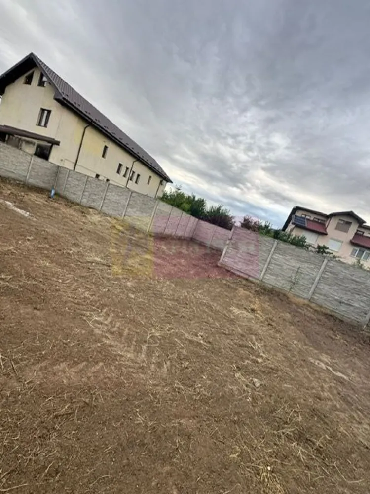 Teren Domnesti- strada Fortului. - Compania imobiliara Apulum 94 va propune un teren situat in zona Domnesti- straa Fortului, in apropiere de strada principala Tudor Vladimirescu.
Terenul are deschidere la un drum de servitute. 
Pe teren este un put, iar in fata terenului sunt gazele si curentul.
Pentru vizionare si mai multe detalii nu ezitati sa ma contactati pe nr 073368446- Laura Ionescu.