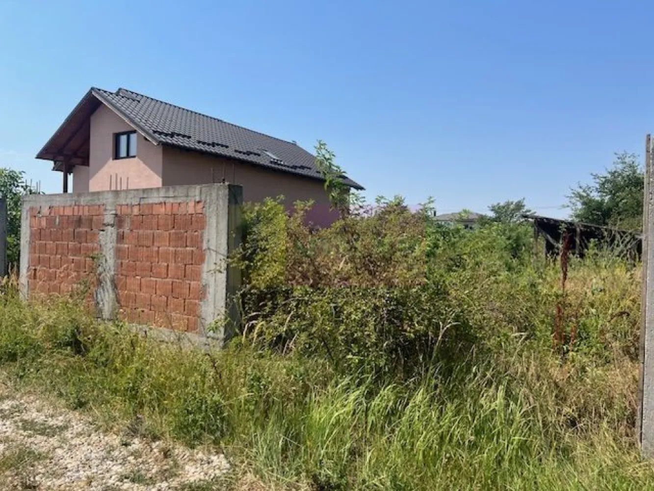 Teren Domnesti- strada Fortului. - Compania imobiliara Apulum 94 va propune un teren situat in zona Domnesti- straa Fortului, in apropiere de strada principala Tudor Vladimirescu.
Terenul are deschidere la un drum de servitute. 
Pe teren este un put, iar in fata terenului sunt gazele si curentul.
Pentru vizionare si mai multe detalii nu ezitati sa ma contactati pe nr 073368446- Laura Ionescu.
