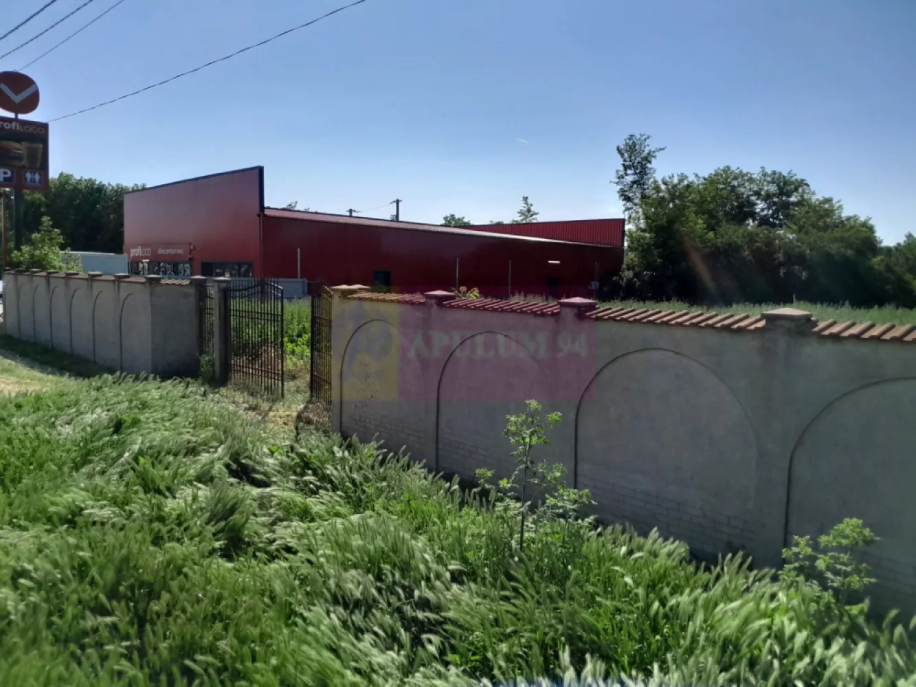 Inch teren cu 0.5 eur/mp/luna in Movilita/ Ialomita - Compania imobiliara Apulum94 va aduce in atenttie pentru inchiriere teren intravilan de 1800 mp in com. Movilita, jud. Ialomita, mai exact pe strada Calea Bucuresti (sos. Bucuresti - Urziceni) situat la doar 40 km distanta de Bucuresti (langa Profi).

Terenul are front de aproximativ 40 m cu acces la strada asfaltata si se preteaza pentru:

-parc auto

-parc utilaje

-depozit materiale de constructii

- spalatorie auto self service

- activitati agricole / sere (terenul este exceptional de fertil) .

- parcare tiruri

- alte activitati economice

Acces facil si vad comercial bun, fiind situat la strada principala.

Pentru informatii suplimentare sau pentru a programa o vizionare va astept mesajele.

Apulum94 - Un partener de cursa lunga!
Agent imobiliar: Aurelian Popescu (0733.683.456)