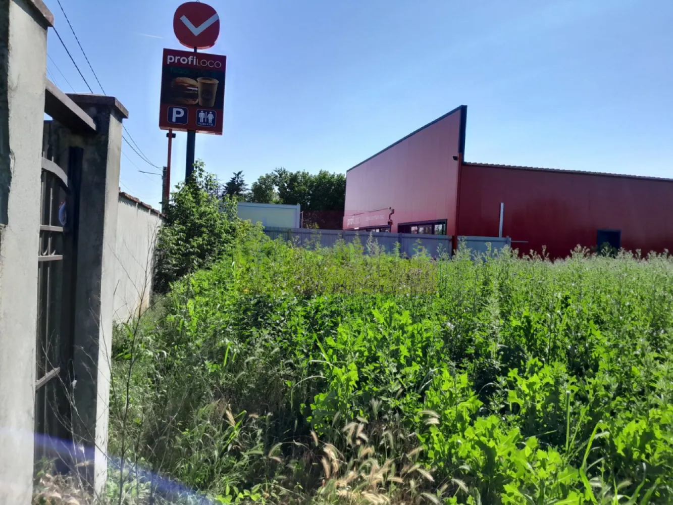 Inch teren cu 0.5 eur/mp/luna in Movilita/ Ialomita - Compania imobiliara Apulum94 va aduce in atenttie pentru inchiriere teren intravilan de 1800 mp in com. Movilita, jud. Ialomita, mai exact pe strada Calea Bucuresti (sos. Bucuresti - Urziceni) situat la doar 40 km distanta de Bucuresti (langa Profi).

Terenul are front de aproximativ 40 m cu acces la strada asfaltata si se preteaza pentru:

-parc auto

-parc utilaje

-depozit materiale de constructii

- spalatorie auto self service

- activitati agricole / sere (terenul este exceptional de fertil) .

- parcare tiruri

- alte activitati economice

Acces facil si vad comercial bun, fiind situat la strada principala.

Pentru informatii suplimentare sau pentru a programa o vizionare va astept mesajele.

Apulum94 - Un partener de cursa lunga!
Agent imobiliar: Aurelian Popescu (0733.683.456)
