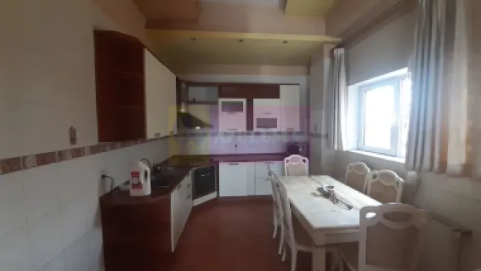 Două Etaje în Vilă în zona Voluntari de Închiriat