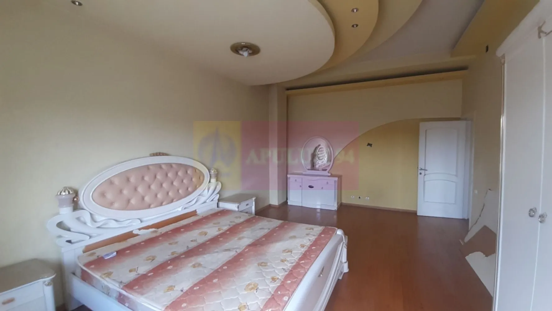 Două Etaje în Vilă în zona Voluntari de Închiriat