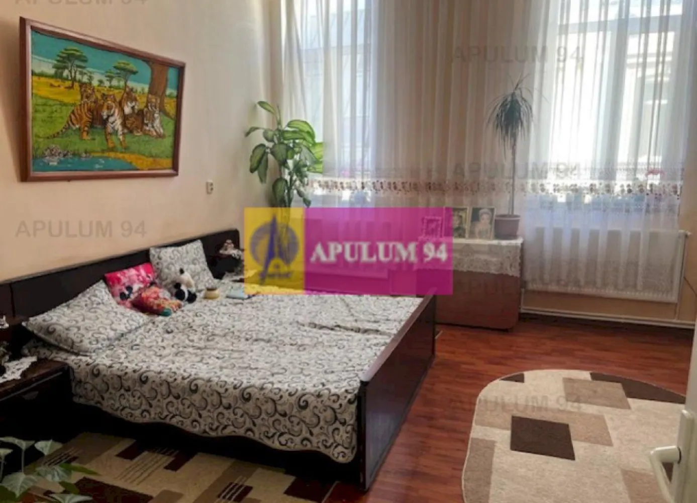 Apartament 2 camere Universitate- Magazin Cocor. - Compania imobiliara Apulum 94 va propune un apartament de 2 camere situat intr-o zona ultracentrala a capitalei, respectiv Universitate- magazin Cocor. 
Imobilul este din 1910 si are U2.
Apartamentul este la etajul 2 din P+2+M, are 53 mp utili, la care se adauga o pivnita de 16 mp.Vederea este mixta, fata-spate.
Are termopan, gresie, faianta, parchet, dar nu sunt recente.
Incalzirea este cu centrala termica pe gaze. 
Apartamentul are un potential foarte mare pentru inchiriere in regim Air bnb. 
Pentru vizionare si mai multe detalii nu ezitati sa ma contactati pe nr 0733683446- Laura Ionescu.