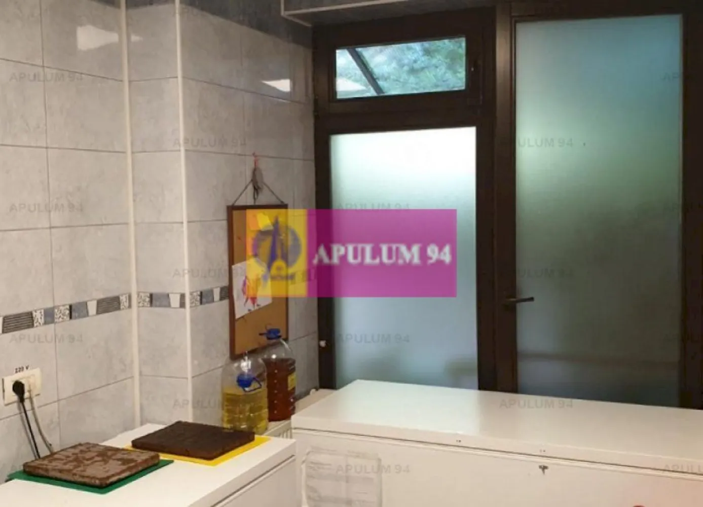 Spatiu Comercial Frumos si Modern UltraCentral - In apropiere de Calea Mosilor, intr-o zona in care se imbina arhitectura Bucurestiului de odinioara cu frumoasele cladiri noi, la parterul unui bloc modern construit in 2014, exista un spatiu comercial open space, ideal activitati comerciale si pentru activitati de birou, cabinet, laborator food, optica medicala sau orice altceva. Un spatiu modern la câteva minute de metrou Piata Obor, cu acces facil la tot ce are Bucurestiul mai frumos, parcul Grădina Icoanei la 10 minute, Universitate sau Piața Romană la 15 minute, Bulevardul Ștefan cel Mare la 7 minute, cele mai bune scoli din oras la 5-6 minute, cluburi, teatre, centre culturale, terase si resturante cu specific national si international. Un spatiu perfect pentru orice tip de afacere. Prețul include și locul de parcare situat la subteran. Pentru mai multe detalii și programarea de vizionări nu ezitați să mă conatactați, Daniel, Apulum94. Facilităm și achiziționarea prin credit ipotecar prin intermediul partenerilor, agenția imobiliară percepe un comision de 3% din prețul de tranzacționare și la vizionare se semnează contract de prestări servicii.