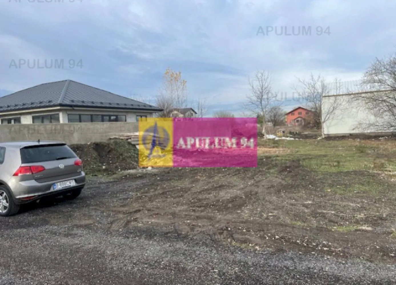 Teren Cornetu- Aeroportului. - Compania imobiliara Apulum 94 va propune un lot de teren situat pe un drum de servitute din Str Aeroportului, la aproximativ 300 metri de Sos Alexandriei.
Drumul de servitute are 5 metri latime si este pietruit. 
Terenul este al 5-lea lot, se intra aproximativ 100 metri pe acest drum de servitute.
Terenul are 677, 95 mp curati la care se adauga 122,81 mp cota din drumul de servitute. 
Deschiderea terenului la drum este de 26 metri. 
Utilitatile ce trec prin fata terenului sunt gaze si curent, iar apa si canalizarea sunt pe str Aeroportului- la 100 metri de teren.
Este o zona in dezvoltare cu mare potential, foarte linistita, cu vecini civilizati.
Pentru vizionare si alte detalii nu ezitati sa ma contactati pe nr 0733683446- Laura Ionescu.