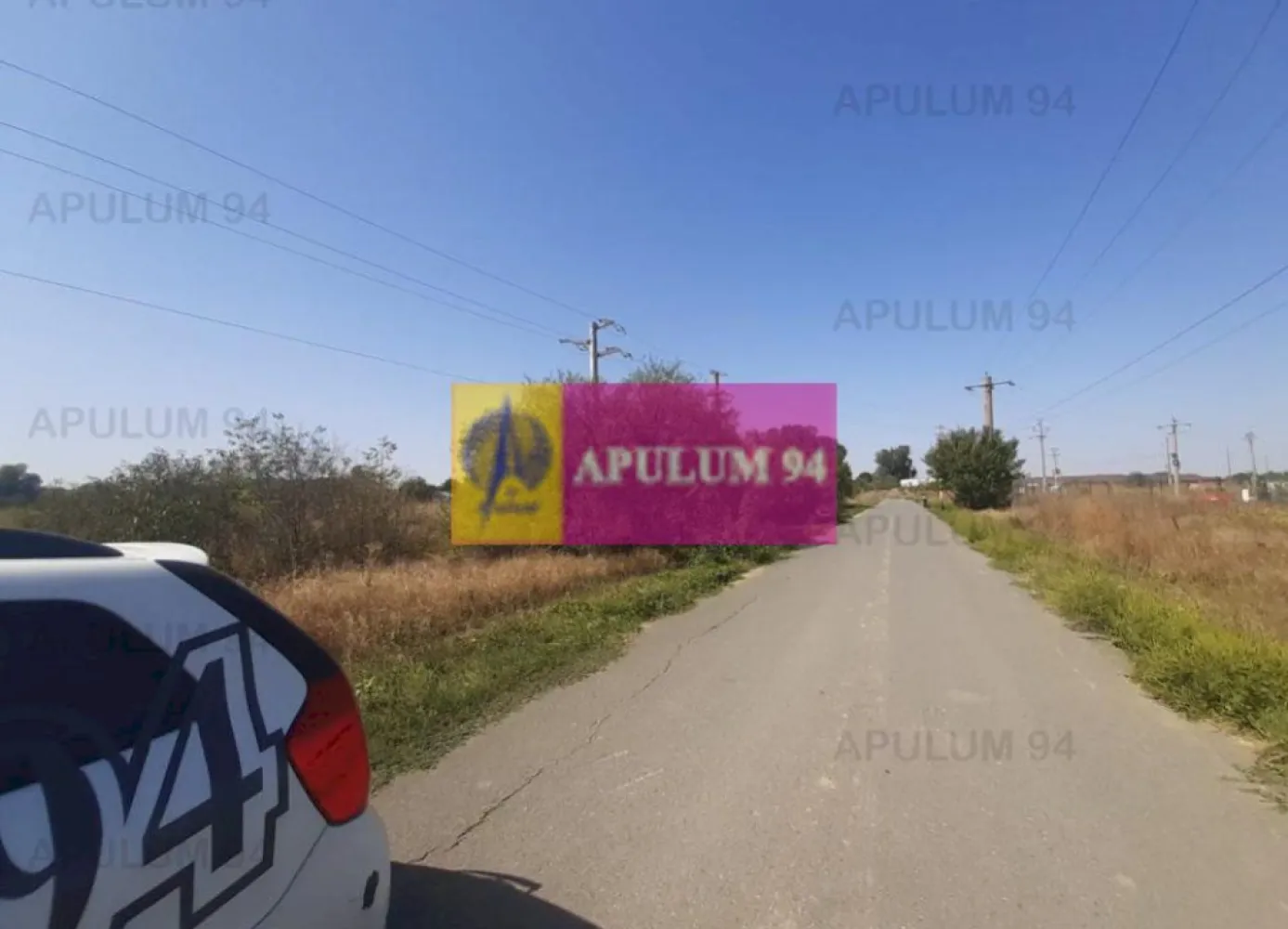 Teren pentru case in 1 Decembrie - Va propun spre cumparare un teren de 1300mp cu front stradal de 11 metri la strada Fagului (strada asfaltata unde avem si gaze si curent electric). Terenul este la 700ml de padure si la 7 minute de mers pe jos de magazinul Lidl din centrul localitatii. Accesul la mijloace de transport este foarte usor, practic la doua strazi de statia de autobuz (418 si 465 ambele cu capat de linie la metrou Eroii Revolutiei - aproximatix 20-25 de minute). Centre comerciale avem afara de Lidl si Mega Image si Profi tot in localitate, la 2 km de teren este raul Arges, se ajunge destul de usor la Comana de aici si spre vama cu Bulgaria, deasemenea oriunde in Bucuresti si in tara deoarece avem in imediata apropiere linia de viteza A0 care are cale de acces in localitatea noastra. Terenul este mare, 1300mp, se poate imparti in doua deoarece are front stradal la ambele capete la strazi care figureaza in acte, strada Fagului este asfaltata si utilata, iluminata stradal si salubrizata iar strada Piersicilor la care avem acces pe latura ce da spre padure nu este inca amenajata, avem drum de pamant dar este practicabil in orice sezon. Documentele sunt la zi si pretul este sub media din zona deoarece se vinde un teren cu acces din strada principala. Pentru detalii si vizionari nu ezitati sa contactati agentul, Daniel, Apulum94.