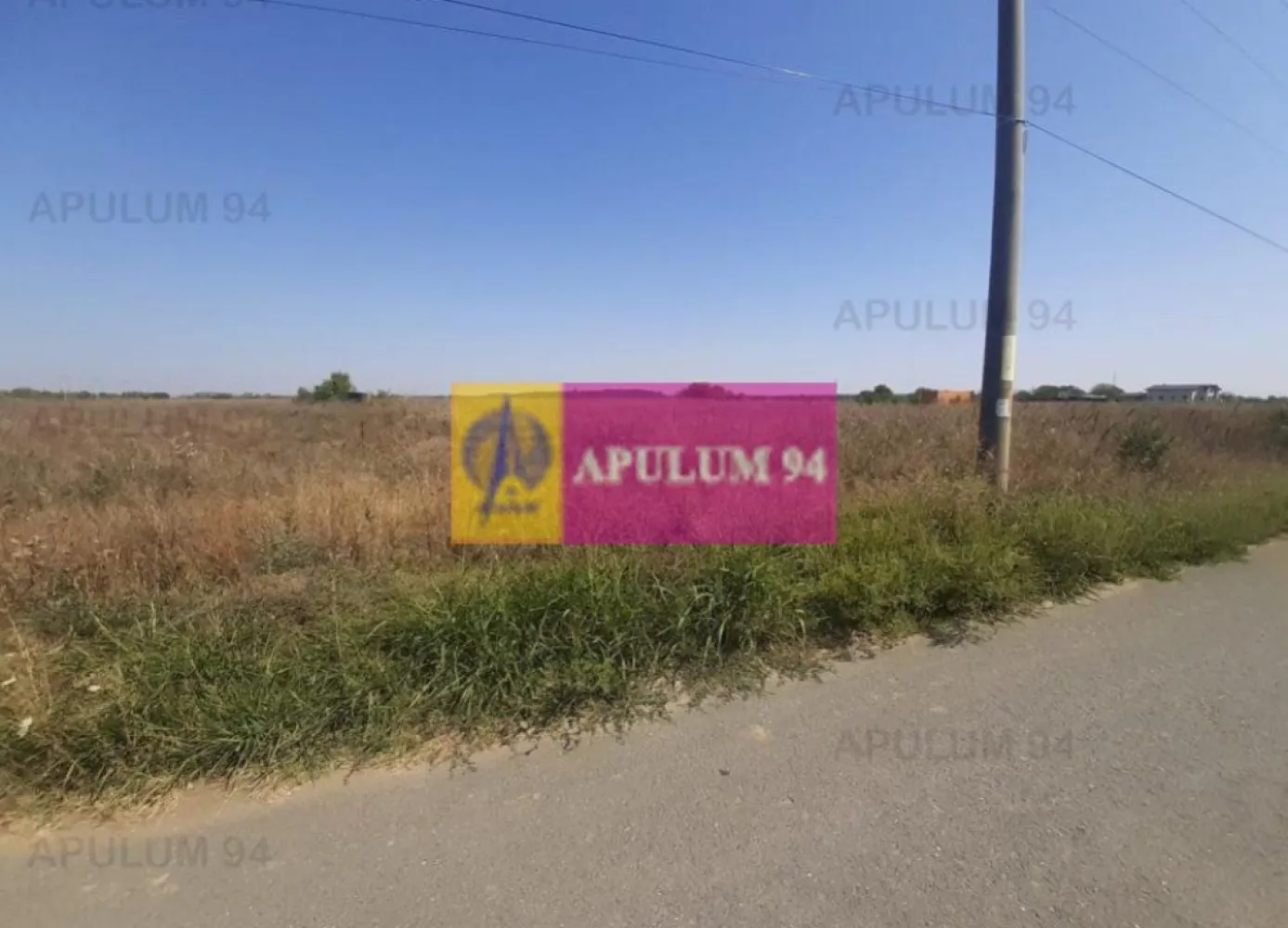 Teren pentru case in 1 Decembrie - Va propun spre cumparare un teren de 1300mp cu front stradal de 11 metri la strada Fagului (strada asfaltata unde avem si gaze si curent electric). Terenul este la 700ml de padure si la 7 minute de mers pe jos de magazinul Lidl din centrul localitatii. Accesul la mijloace de transport este foarte usor, practic la doua strazi de statia de autobuz (418 si 465 ambele cu capat de linie la metrou Eroii Revolutiei - aproximatix 20-25 de minute). Centre comerciale avem afara de Lidl si Mega Image si Profi tot in localitate, la 2 km de teren este raul Arges, se ajunge destul de usor la Comana de aici si spre vama cu Bulgaria, deasemenea oriunde in Bucuresti si in tara deoarece avem in imediata apropiere linia de viteza A0 care are cale de acces in localitatea noastra. Terenul este mare, 1300mp, se poate imparti in doua deoarece are front stradal la ambele capete la strazi care figureaza in acte, strada Fagului este asfaltata si utilata, iluminata stradal si salubrizata iar strada Piersicilor la care avem acces pe latura ce da spre padure nu este inca amenajata, avem drum de pamant dar este practicabil in orice sezon. Documentele sunt la zi si pretul este sub media din zona deoarece se vinde un teren cu acces din strada principala. Pentru detalii si vizionari nu ezitati sa contactati agentul, Daniel, Apulum94.