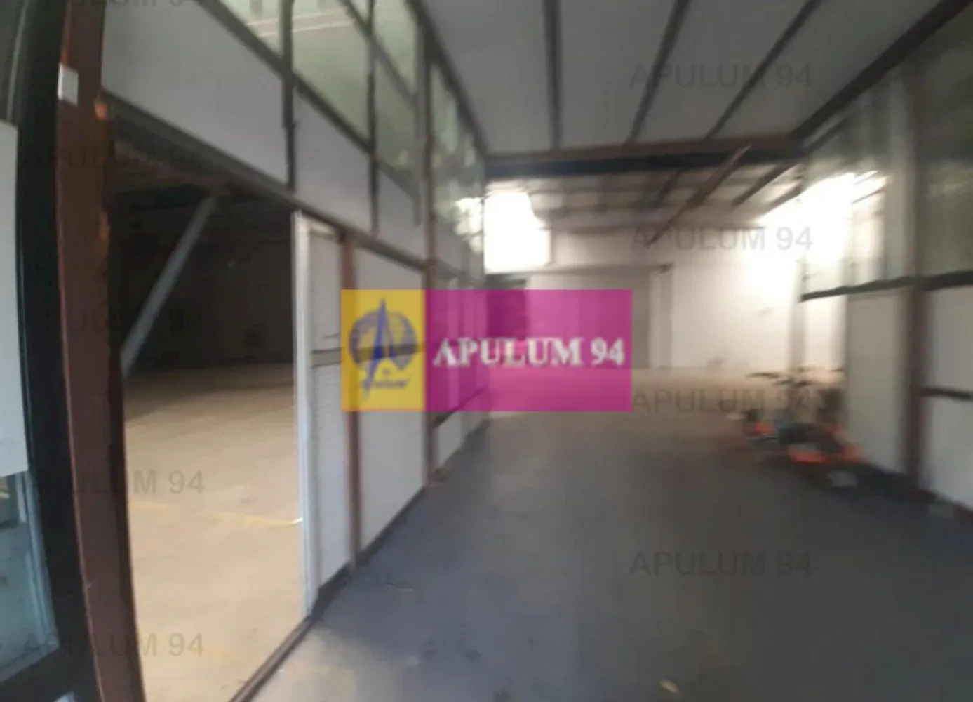 Spatiu Logistic langa Bucuresti Hala 5000 mp - Hala la marginea Bucurestiului, in localitatea 1 Decembrie, cu acces facil prin DN5, Soseaua Giurgiului, la nici 3 km de noul inel de centura A0, cu toate facilitatile si cu tot ce trebuie pentru a desfasura activitati de productie, depozitare si de ordin logistic. In acest moment hala este comapartimentata pe doua zone, una de primire marfa si una de productie delimitate de un perete antifoc cu usa aferenta tot antifoc bineinteles. Avem senzori de fum si din nou hidranti, din punct de vedere securitate avem camere cu senzori de alarmare legate la firma de paza care are un timp de reactie sub 5 minute, Avem 2 cai de acces auto, doua pentru 3,5 tone si una pentru tir cu acces tir in toata hala. Hala este ca si dimensiune undeva cu o latime de 60 metri liniari si o lungime de 80 metri liniari cu acces din 2 laturi.Avem pardosela betonata si neteda ce permite transportul marfurilor cu stivuitorul si portapaletul, avem stalpii de sustinere echipati cu hidranti si curent electric, avem springlere, avem si aer comprimat, sisteme de ventilatie, luminatoare care fac lumina suficienta si fara sa aprindem un bec in toata hala, avem un megawat dedicat pentru a ne desfasura activitatea (pret mai bun pentru curent decat consumatorii casnici evident), avem spatii pentru birouri si oferim facilitatea de a inchiria birouri si in cladirea de birouri de langa hala, avem put forat de mare adancime propriu cu instalatii de tratare a apei, avem tot ce trebuie pentru cine are nevoie de o hala de aproape 5000 mp. Va asteptam cu drag la vizionare si cu siguranta vom veni in intampinarea nevoilor dumneavastra cu un spatiu foarte bun, cu un amplasament extrem de bun. Daniel, Apulum94.