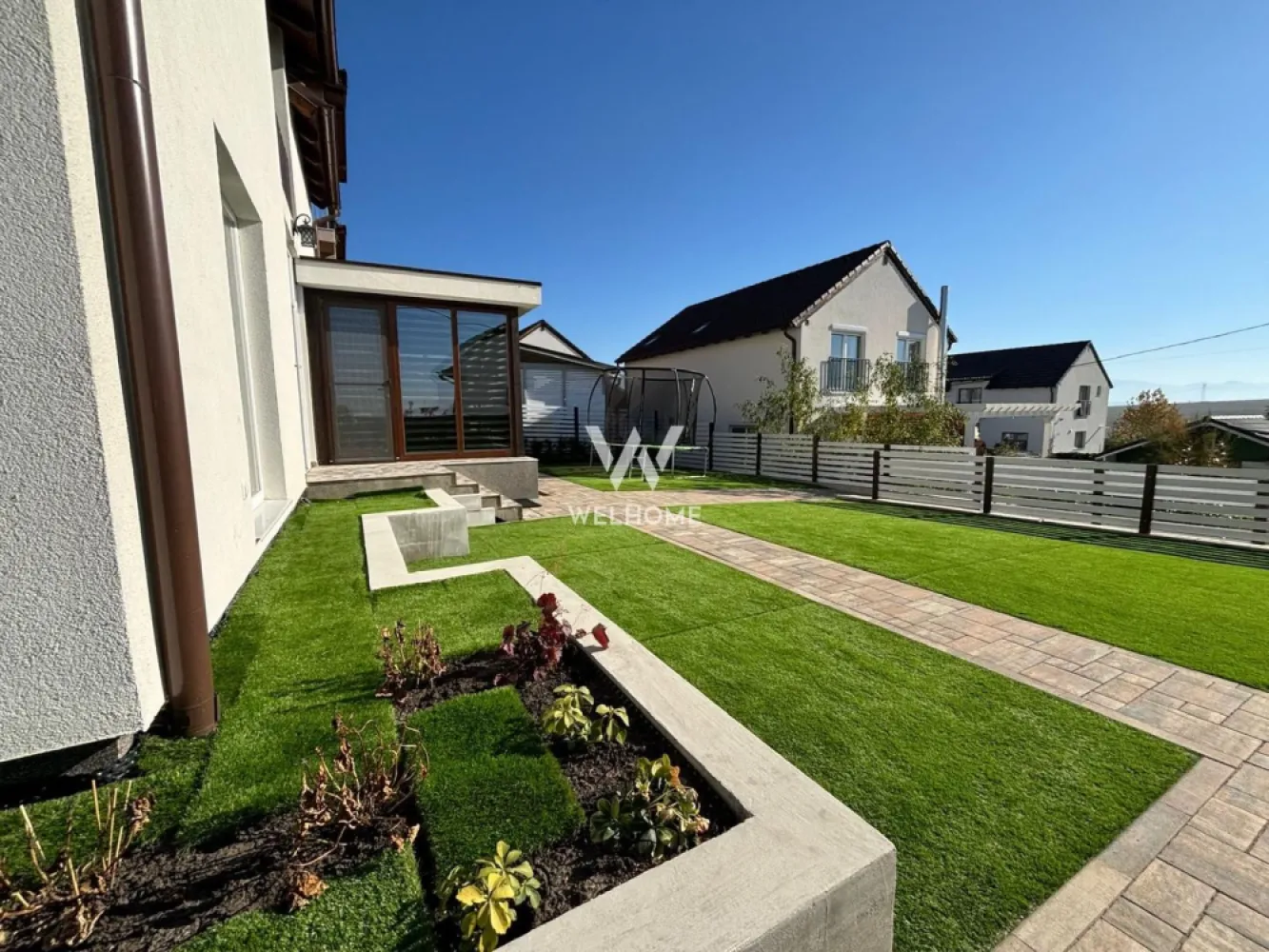 Cauti o Casa cu TEREN mare, GARAJ si PIVNITA? - Aceasta casa este pentru tine, situata la doar 5km de Sibiu intr-un cartier linistit de case, In Ansamblul Rezidential Bavaria poti achizitiona aceasta locuinta individuala amplasata pe un teren de 497mp. Vine cu o suprafata utila de 131mp unde tot confortul iti este pus la dispozitie. Comparttimentare: - PARTER: camera de zi, bucatarie inchisa cu spatiu de luat masa, baie cu cabina de dus, camara, debara, hol cu spatiu pentru pantofar si cuier. - ETAJ: 3 dormitoare, baie mare dotata atat cu dus cat si cu cada, balcon si hol din care se face accesul in pod (spatiu pentru depozitare) prin intermediul unei scari rabatabile. Casa este la stadiul de cheie si se preda complet MOBILATA SI UTILATA Curte amenajata cu pavaj, gazon, tuia,mobilier exterior, racord apa, curent electric. Carport lemn brad cu 2 locuri de parcare, iluminare cu led. Constructie anexa 7/7 mp, racort apa, curent electric. Contacteaza-ma si hai sa vezi fizic aceasta casa! Pret:395.000 euro Telefon: 0740029352-Ioana Larisa }}